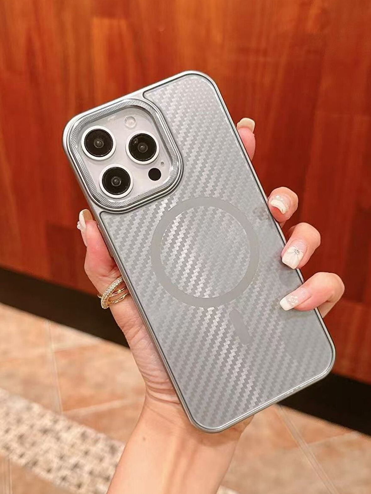 iPhone 16 Pro Max Uyumlu Titanyum Gri Karbon Fiber MagSafe Özellikli Kılıf