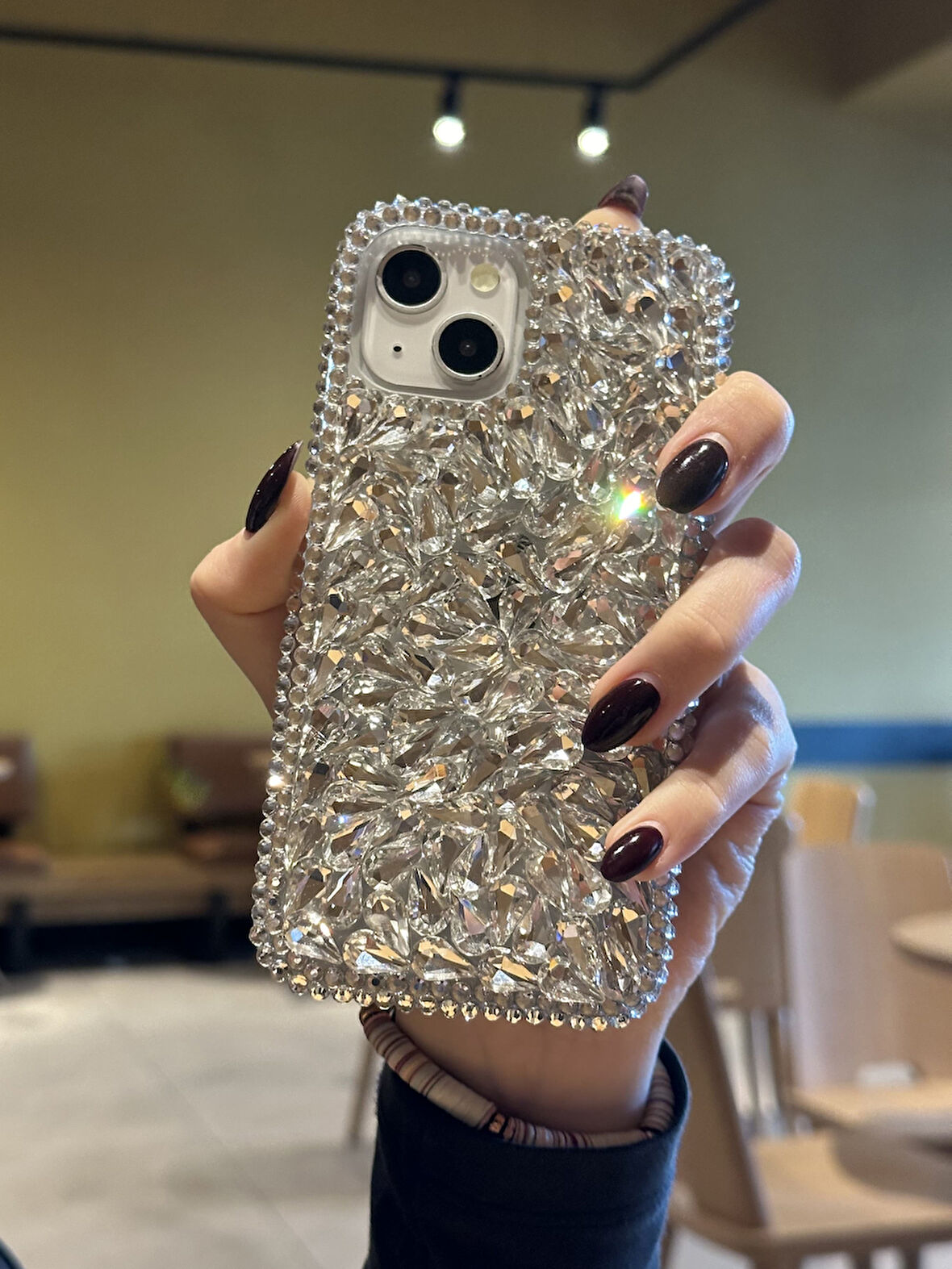 iPhone 14 Plus Ve 15 Plus Uyumlu Lüks Gümüş Kristal Taşlı Kılıf