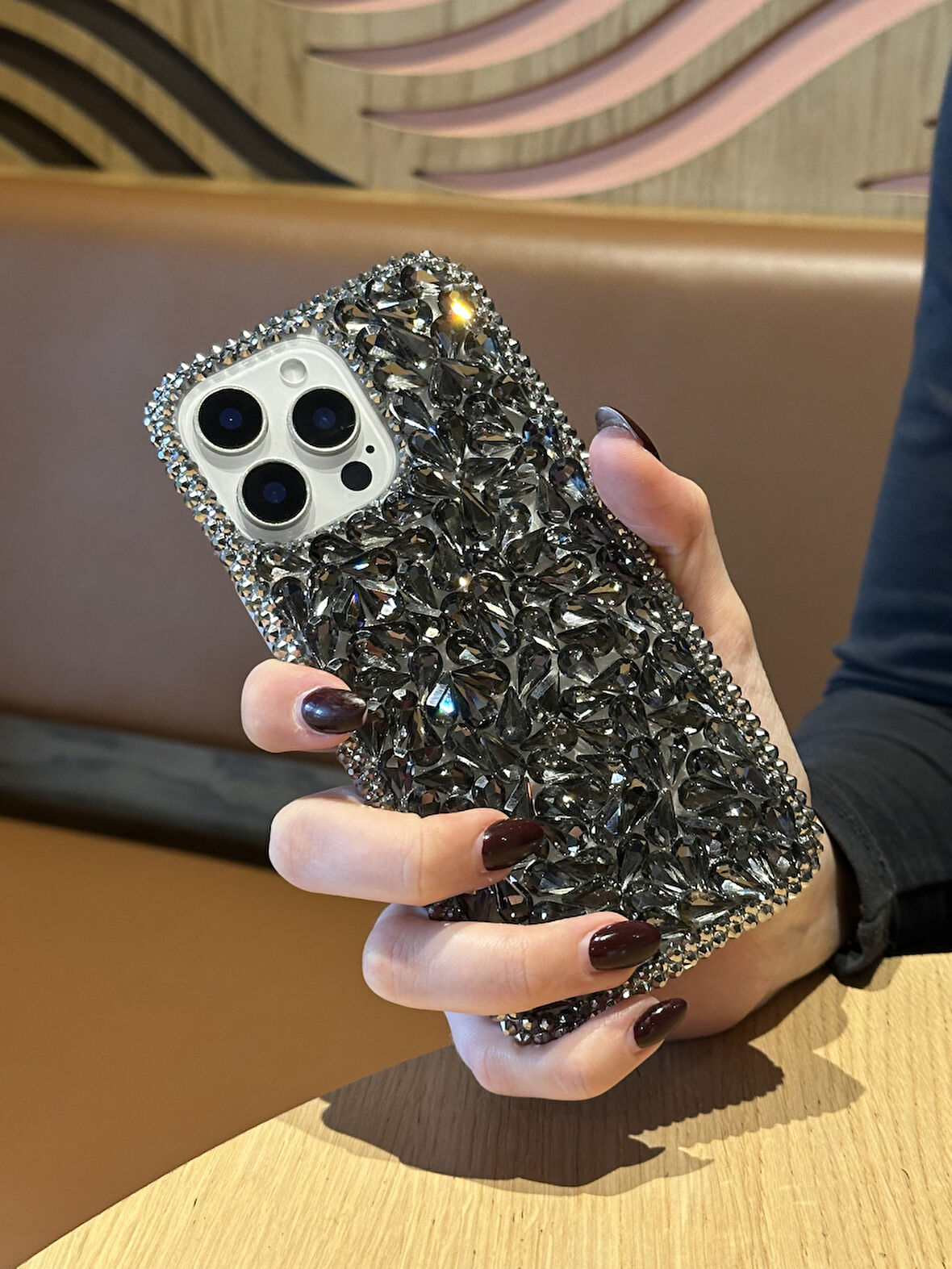 iPhone 15 Pro Uyumlu Lüks Siyah Kristal Taşlı Kılıf