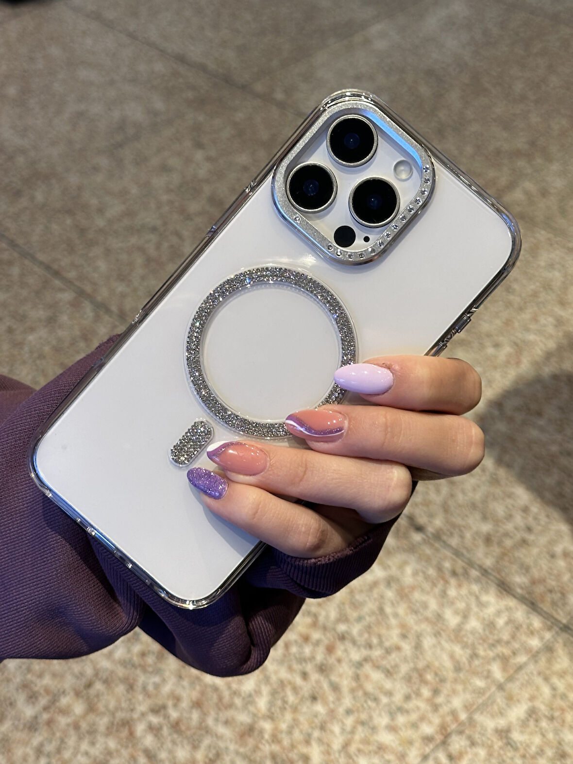 iPhone 15 Pro Uyumlu Sararmaz Sert Mika MagSafe Pırlanta Taşlı Şeffaf Kılıf