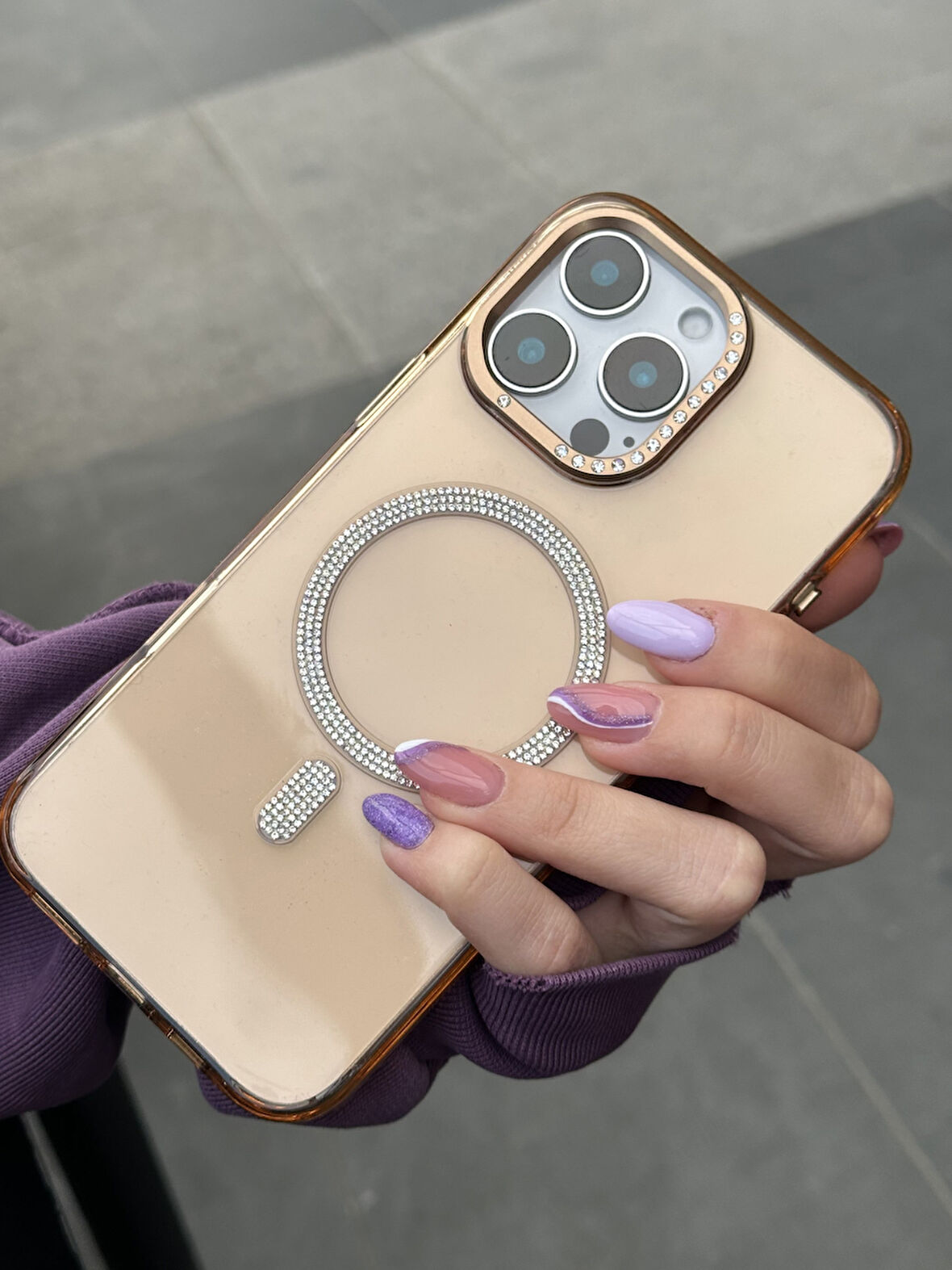 iPhone 15 Pro Max Uyumlu Sararmaz Sert Mika MagSafe Pırlanta Taşlı Şeffaf Gold Kılıf