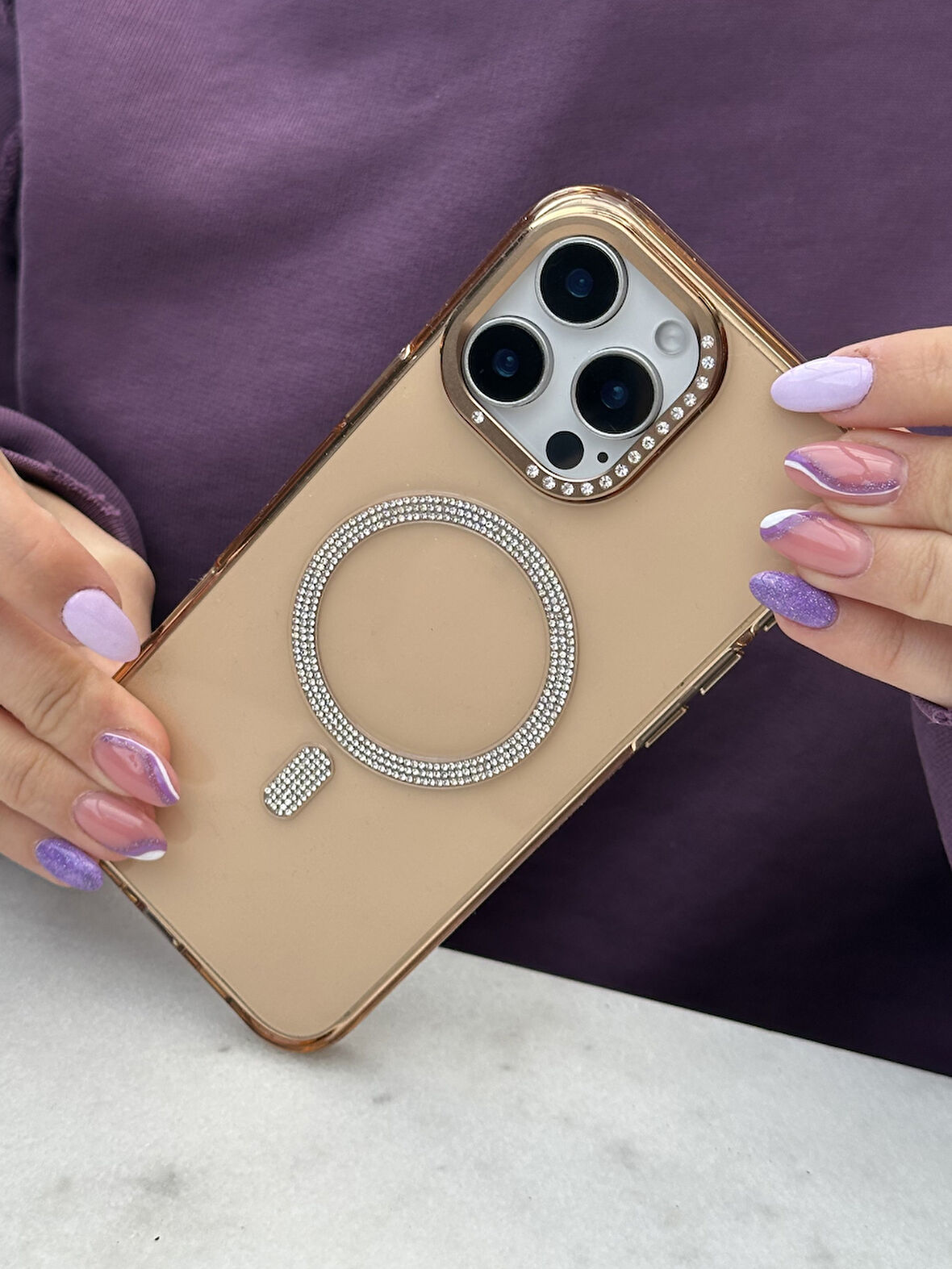 iPhone 16 Pro Uyumlu Sararmaz Sert Mika MagSafe Pırlanta Taşlı Şeffaf Gold Kılıf