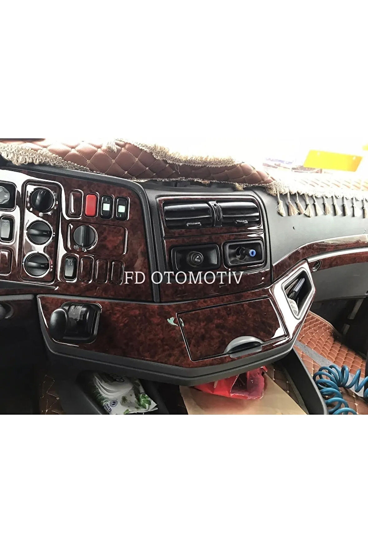 Mercedes Axor Torpido, Konsol, Trim, Göğüs Kaplama Seti Koyu Meşe Özel Renk