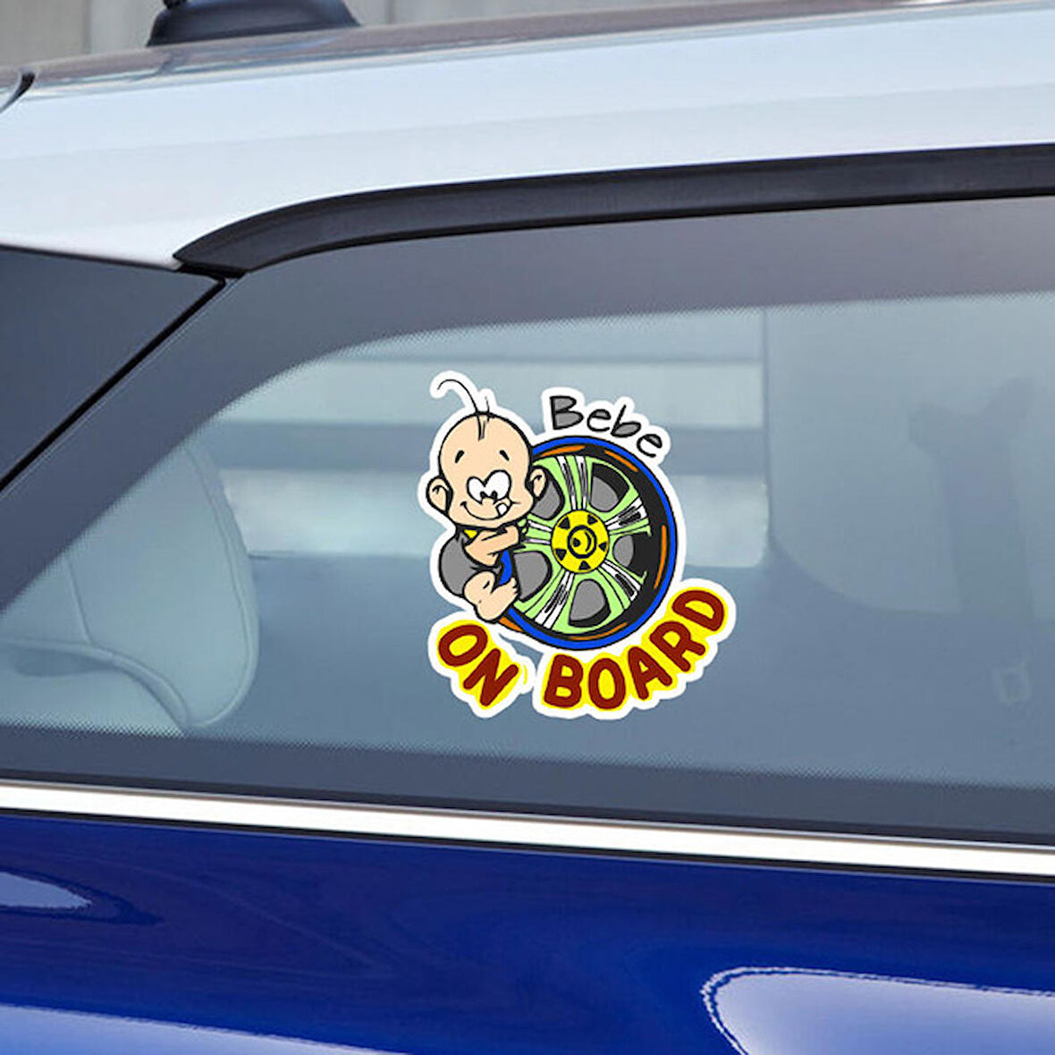 Arabada Sevimli Bebek Var Sticker Yapıştırma 2adet 10CM md1