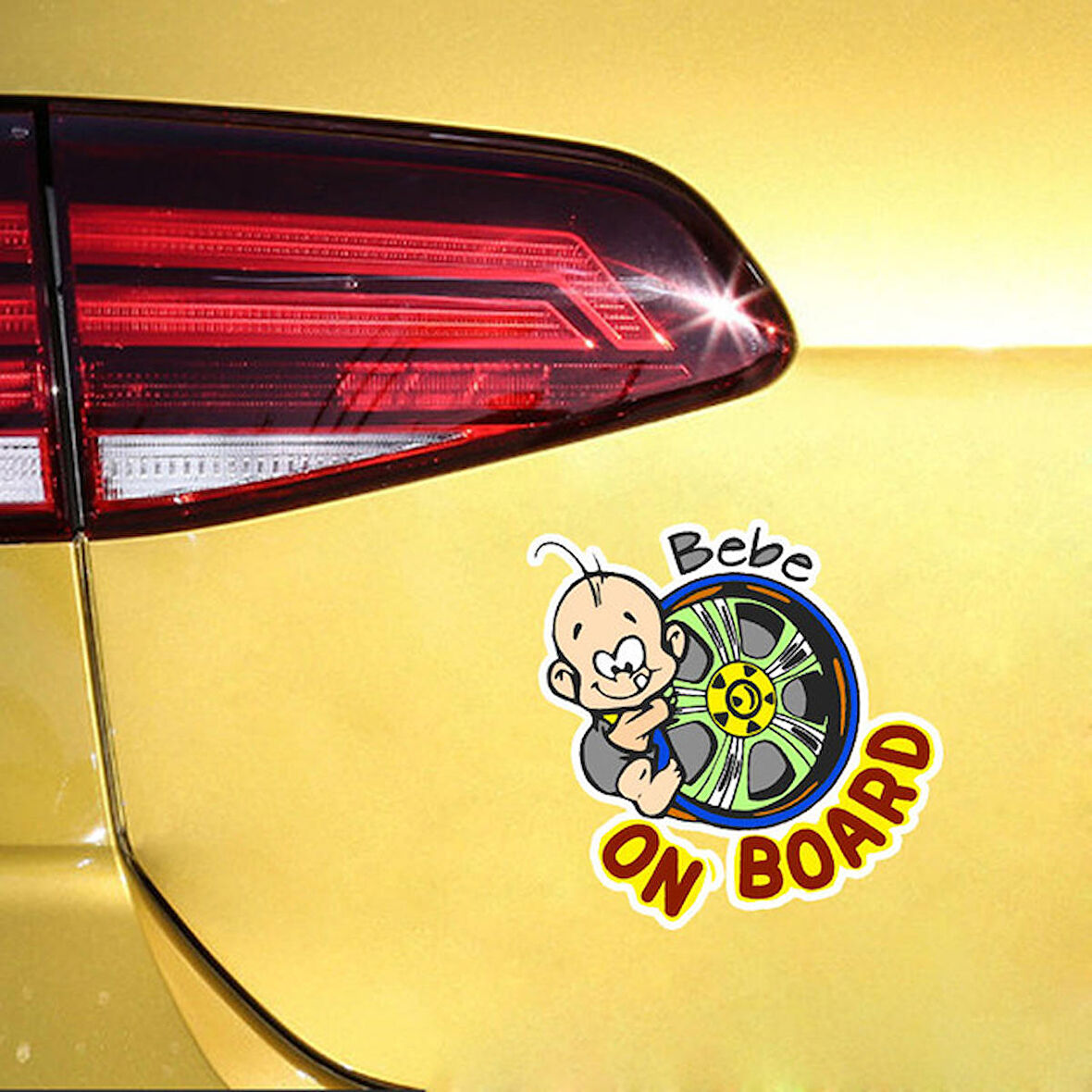 Arabada Sevimli Bebek Var Sticker Yapıştırma 2adet 10CM md2