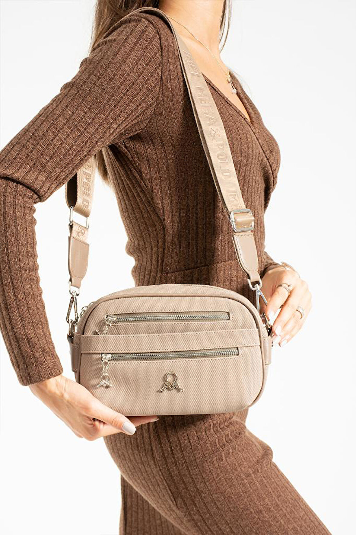 Kadın Postacı Çanta 23*18 Cm Çapraz Askılı Suni Deri Omuz Çantası Mega Bag Günlük Kullanıma Uygun