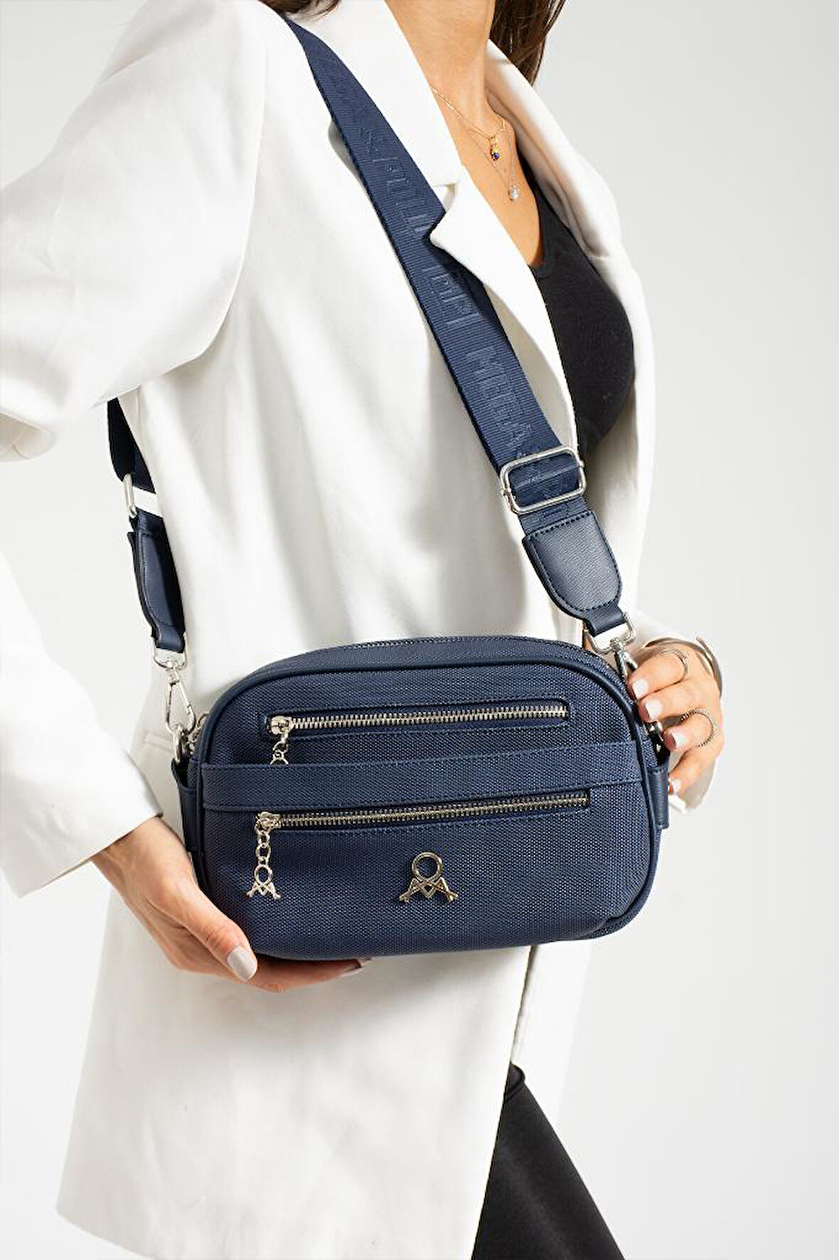 Kadın Postacı Çanta 23*18 Cm Çapraz Askılı Suni Deri Omuz Çantası Mega Bag Günlük Kullanıma Uygun