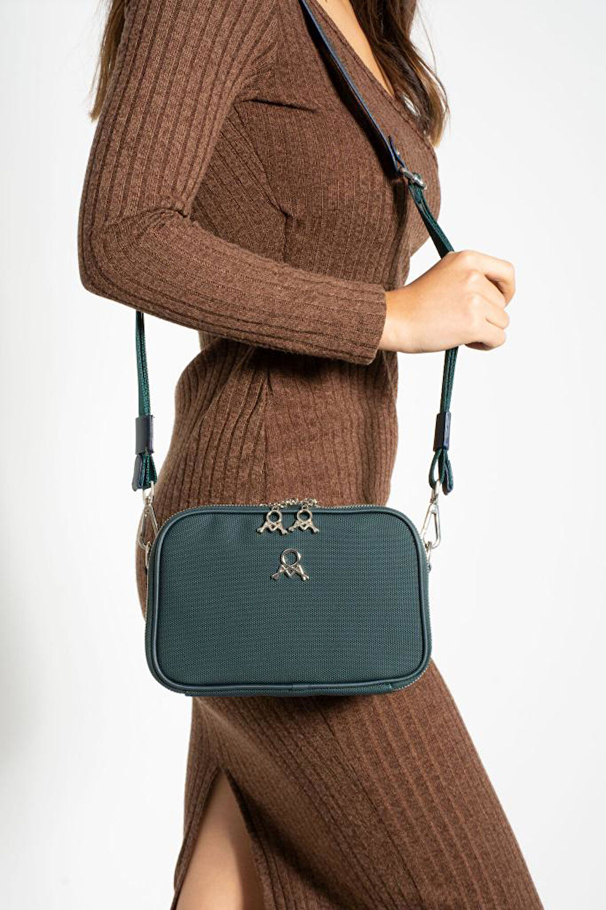 Çapraz Askılı Kadın Omuz Çantası 25*15 Cm Vegan Deri Mega Bag Postacı Çanta Suni Deri 