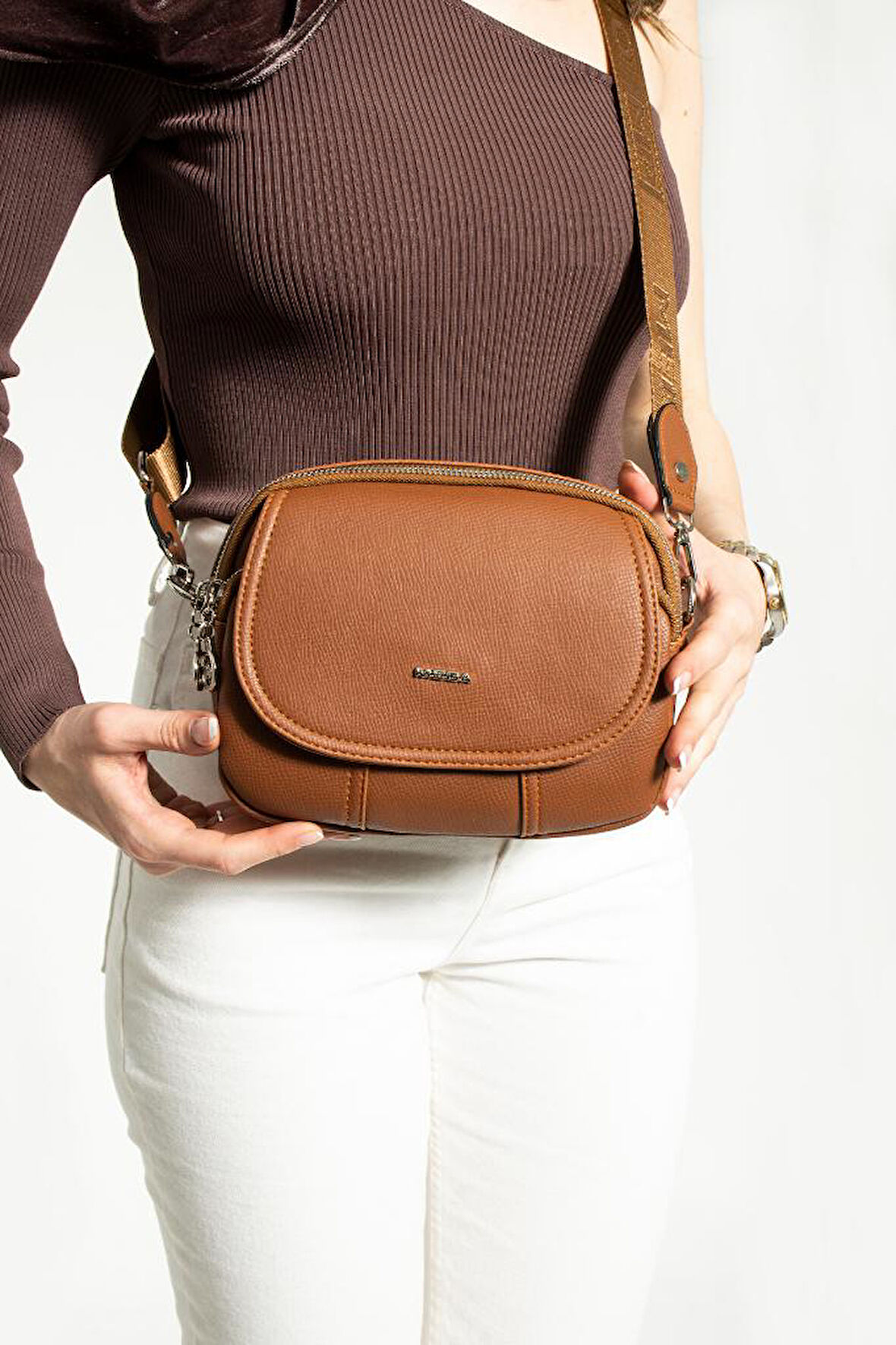 Kadın Postacı Çanta 24*19 Cm Suni Deri Çapraz Askılı Omuz Çantası Mega Çanta Kapaklı Model