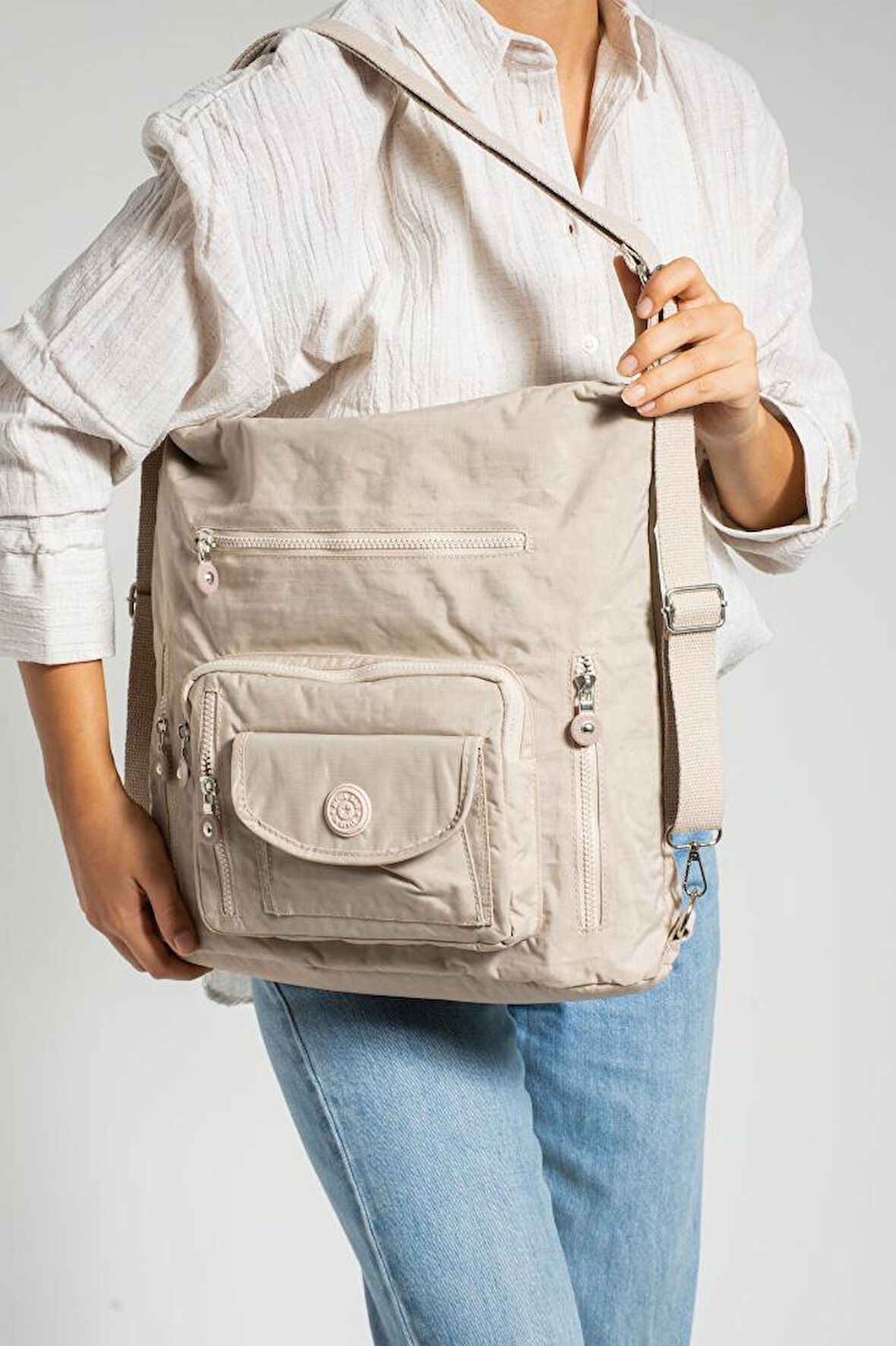 Klinkır Kumaş İster Sırt İster Omuz İster Çapraz Askılı Fonksiyonel Kullanım Kadın Çantası 30*30 Cm