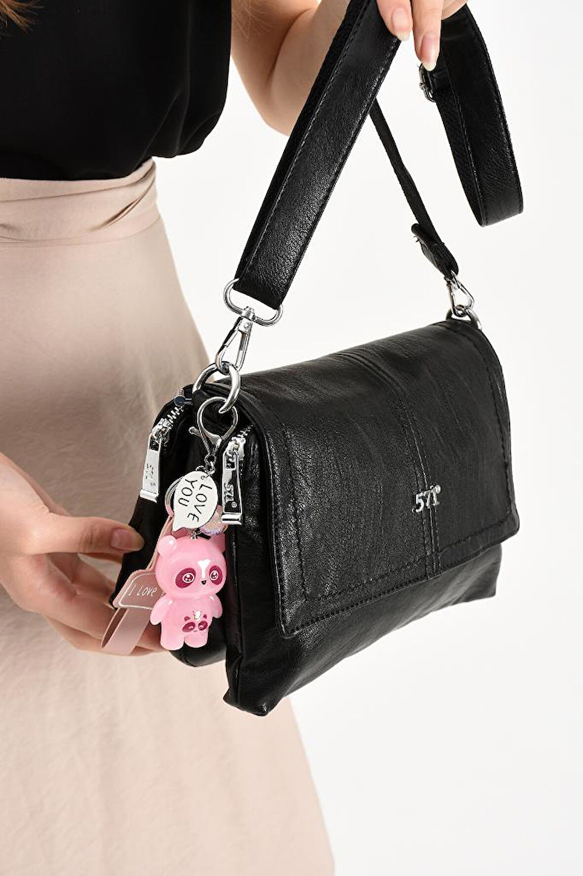 Y.S.Deri Kadın Postacı Çanta 28*18 Cm Vegan Deri Işıklı Aksesuar Charm Çapraz Askılı Omuz Çantası 