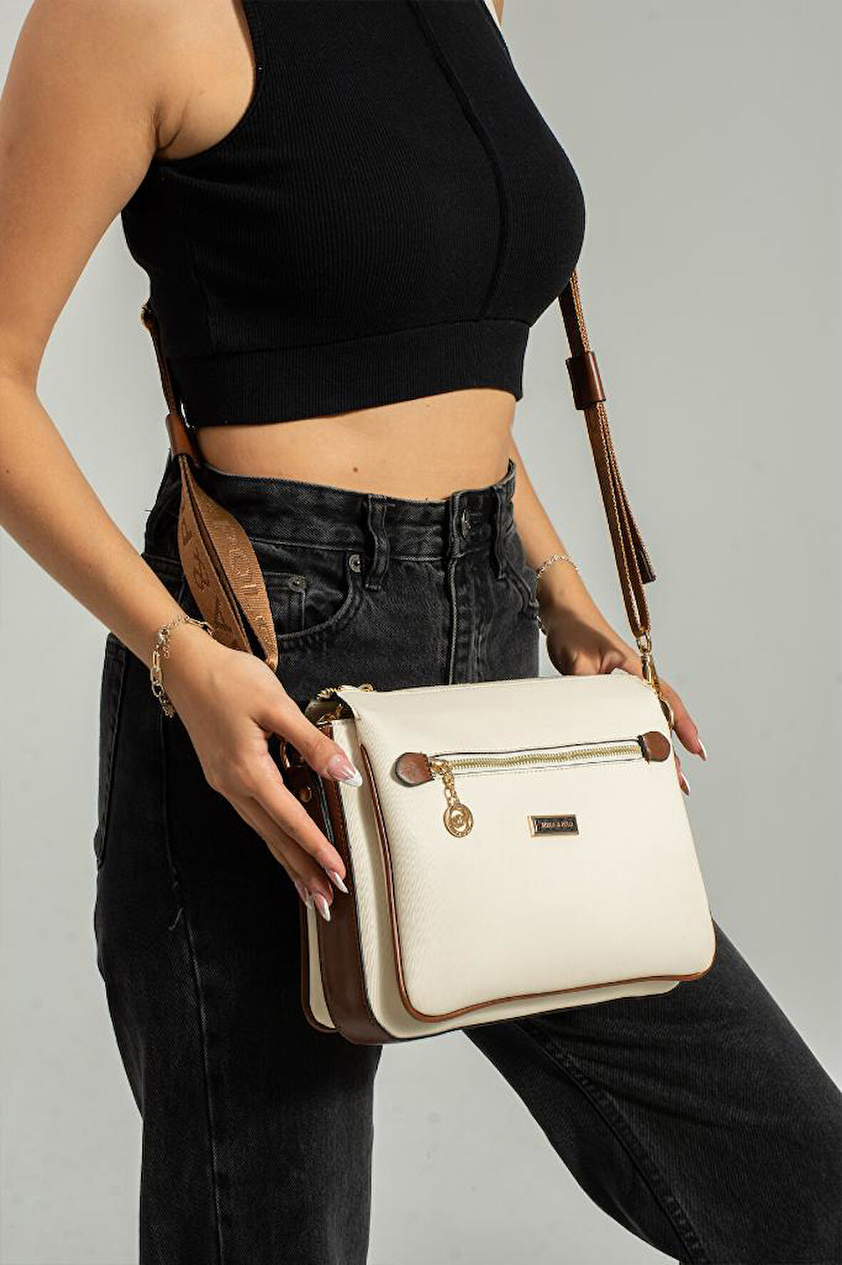 Kadın Postacı Çanta 27*20 Cm Çapraz Askılı Omuz Çantası Suni Deri Ayarlanabilir Askı