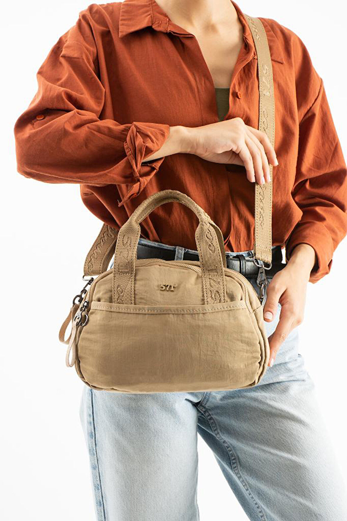 Kadın Omuz Çantası Elde Tutmalı Çapraz Askılı Postacı Kadın Çantası 20*27 Cm Astarlı Hafif Kumaş 