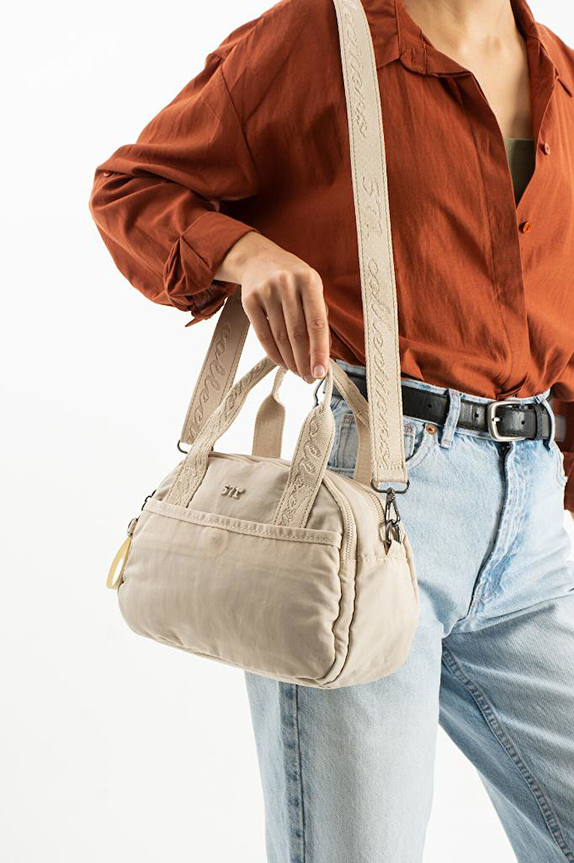 Kadın Omuz Çantası Elde Tutmalı Çapraz Askılı Postacı Kadın Çantası 20*27 Cm Astarlı Hafif Kumaş 