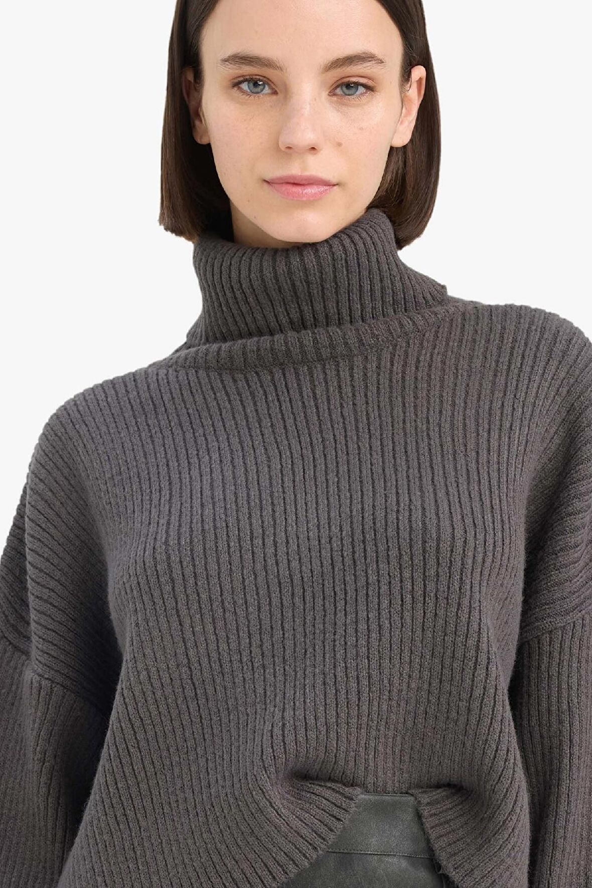 DeFacto Oversize Geniş Kalıp Balıkçı Yaka Triko Kazak L0986AZ24CWAR192