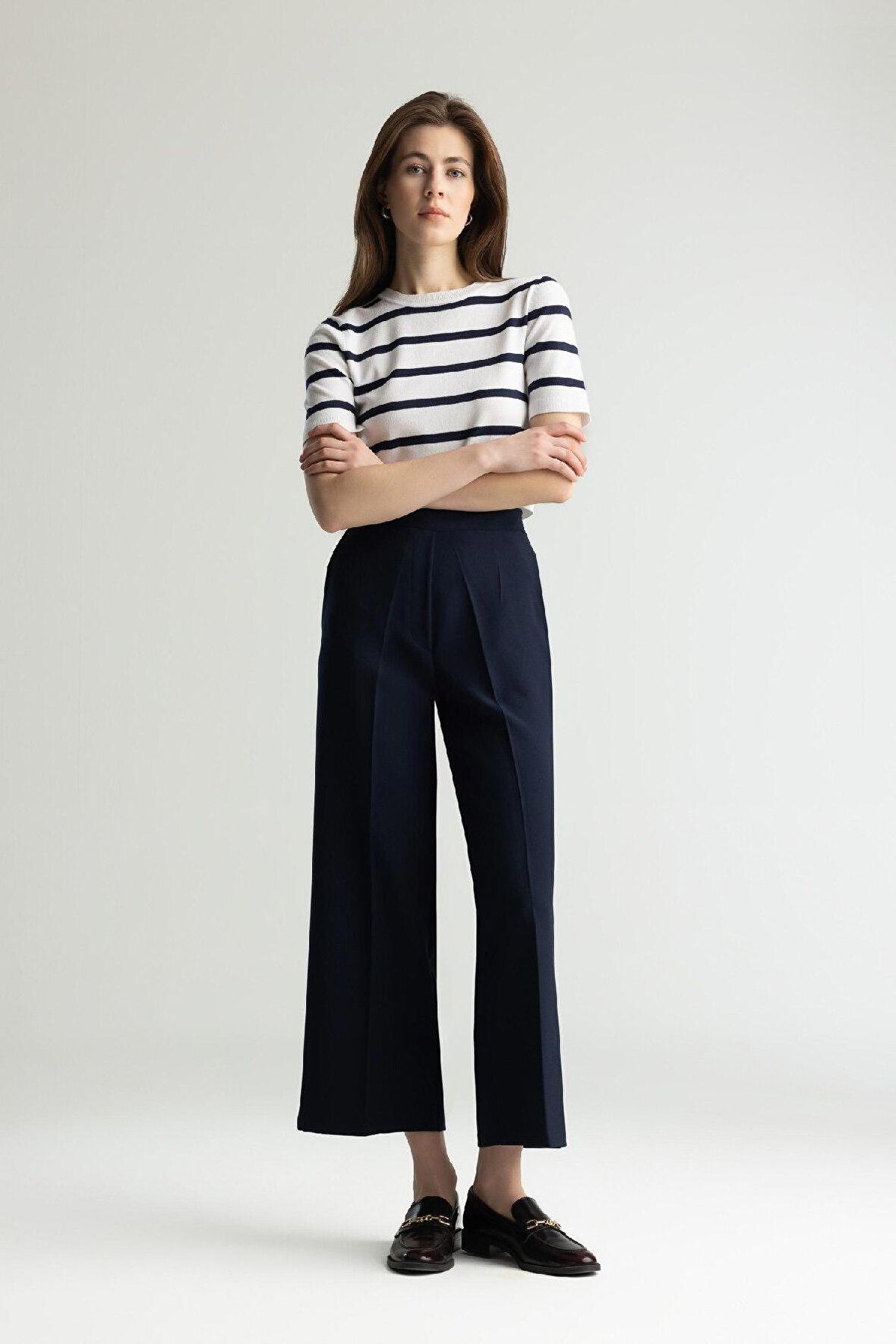 DeFacto Wide Leg Geniş Paça Yüksek Bel Düz Paça Kumaş Pantolon E5324AX25SPNV253