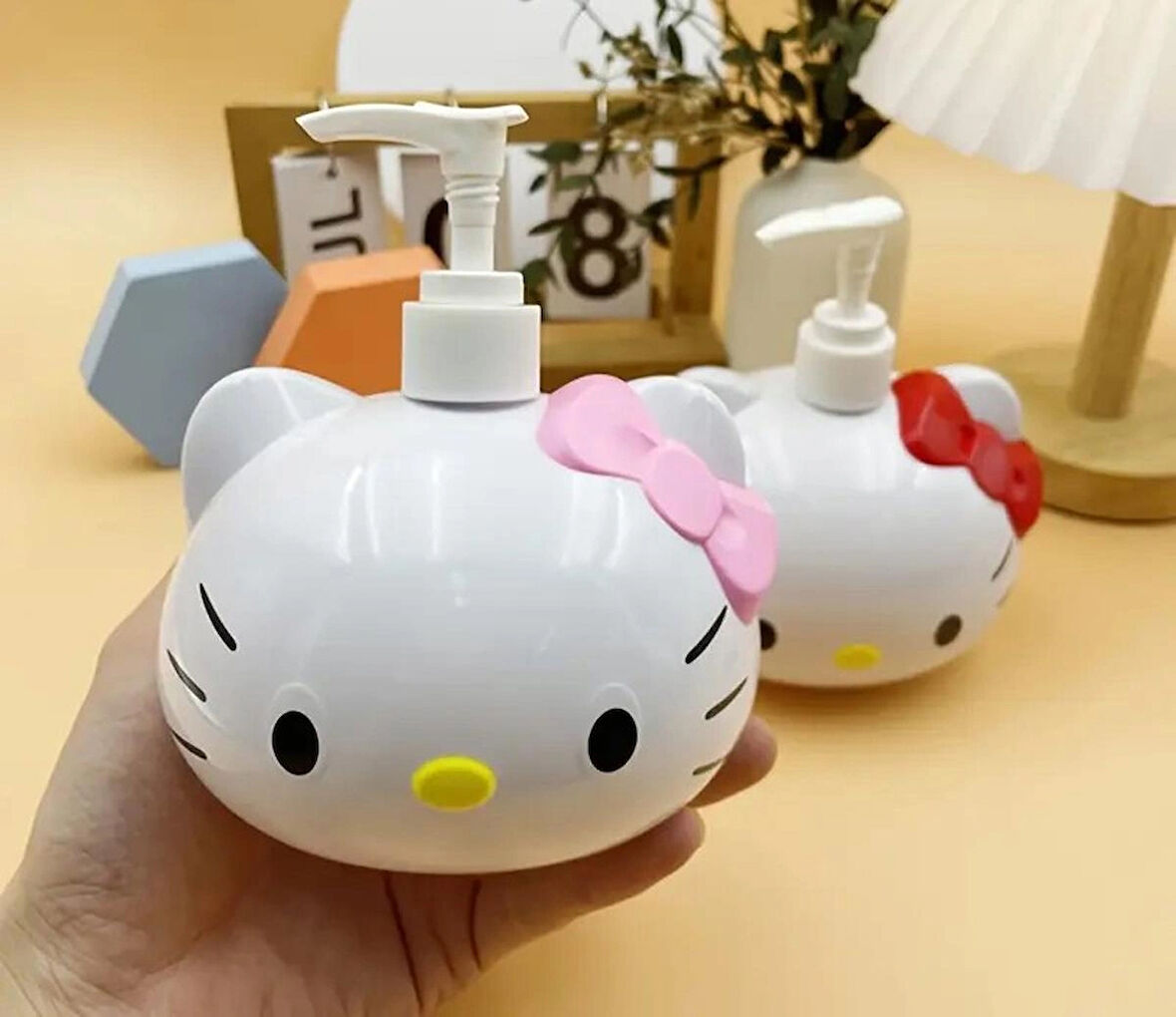 Hello Kitty figürlü sıvı sabunluk basınçlı losyon şişesi pembe fiyonklu model 