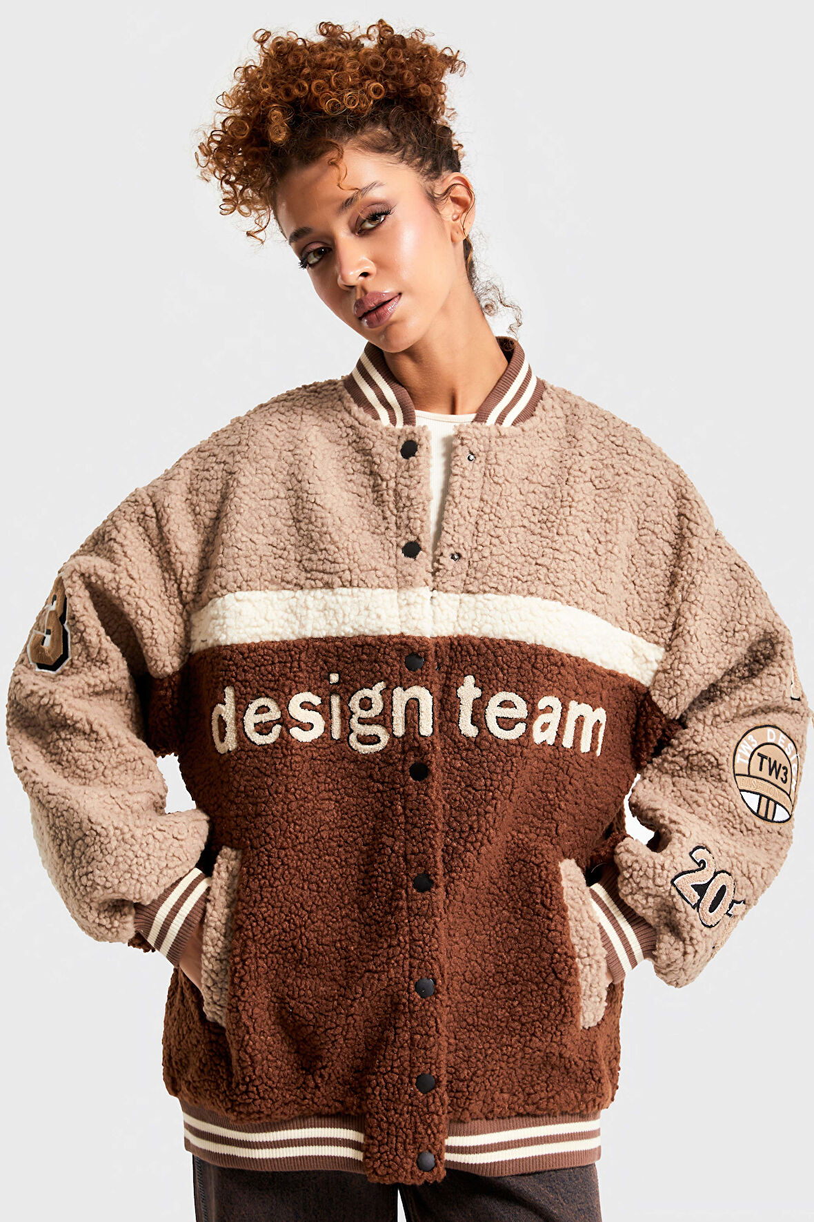 Kadın Bej Kahve Renk Teddy Kumaş Oversize Tasarım Kolej Ceket