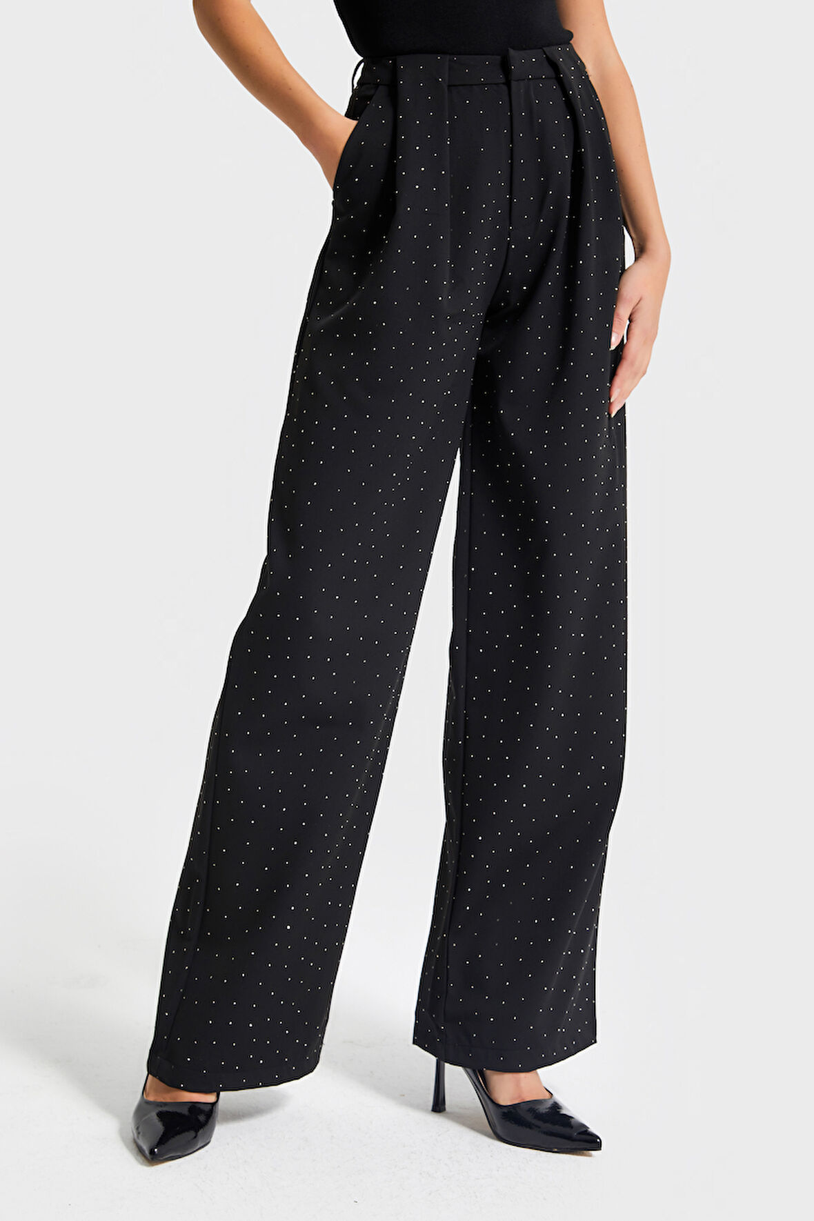 Kadın Siyah Renk Bol Kesim Önü Parlak Taşlı Özel Tasarım Pantolon