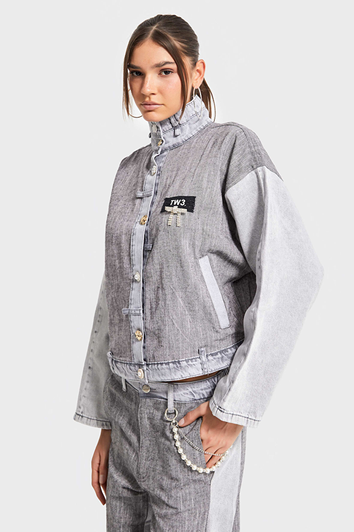 Kadın Gri renk Kumaş Ve Denim Parçalı Aksesuar Detaylı Bol Kesim Özel Tasarım Denim Ceket