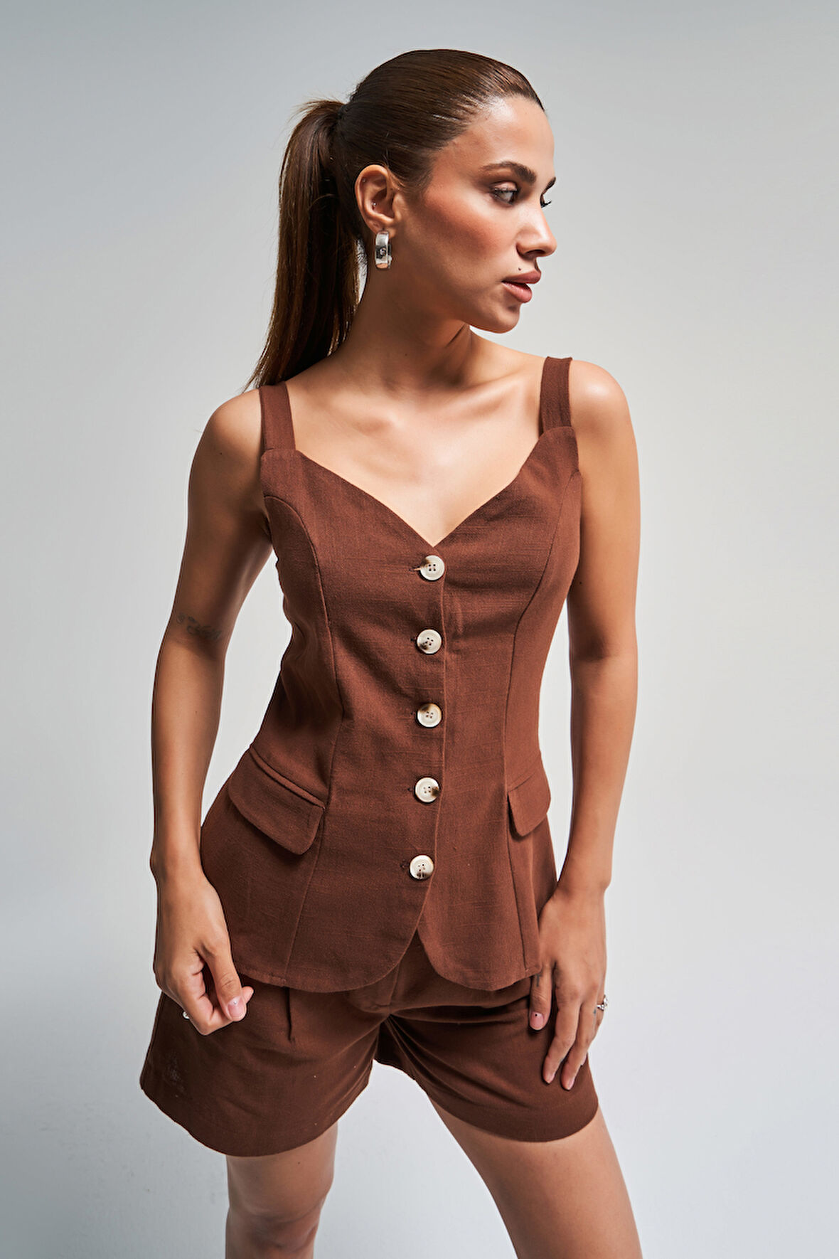 Kadın Kahverengi s5-16 Maxi Boy Askılı Önü Düğmeli Keten Kumaş Yelek