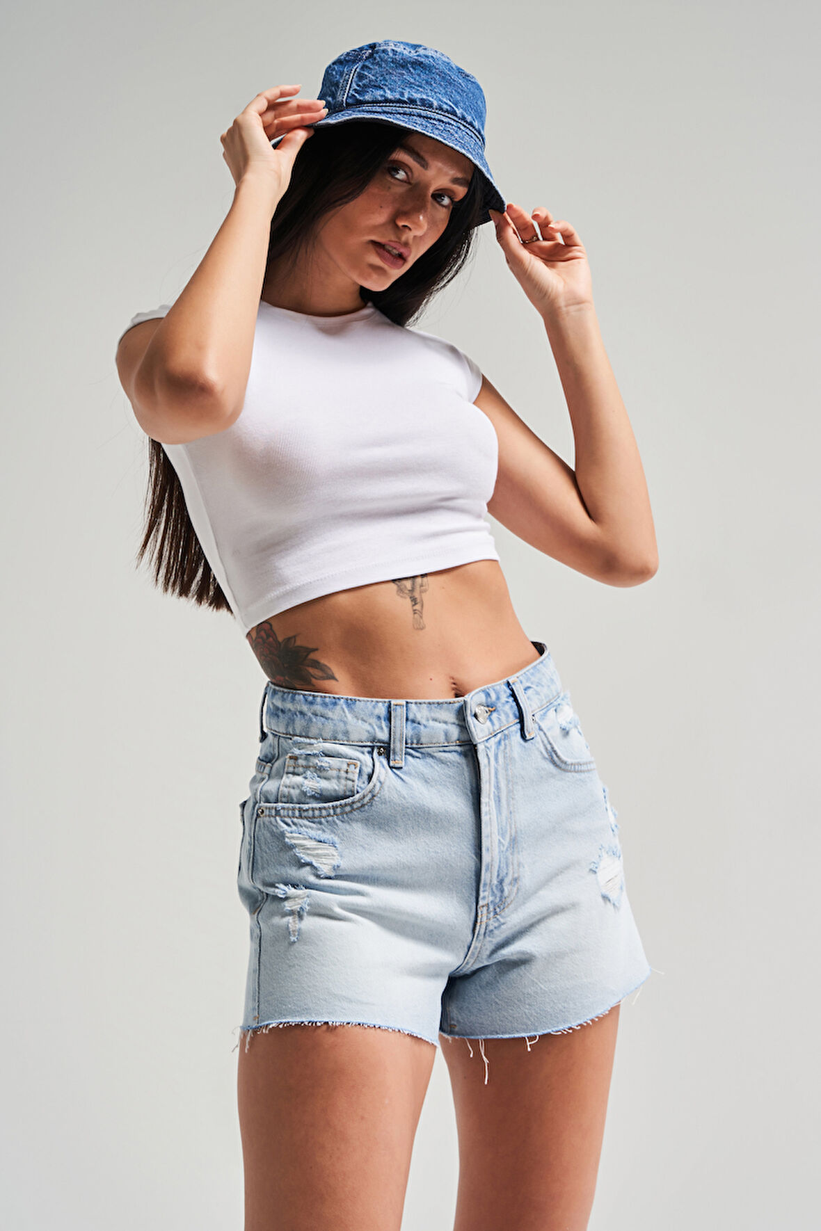 Kadın Snow Kot Rengi 10s5-3 Mini Boy Yırtık Detaylı Püsküllü Paça %100 Koton Denim Şort