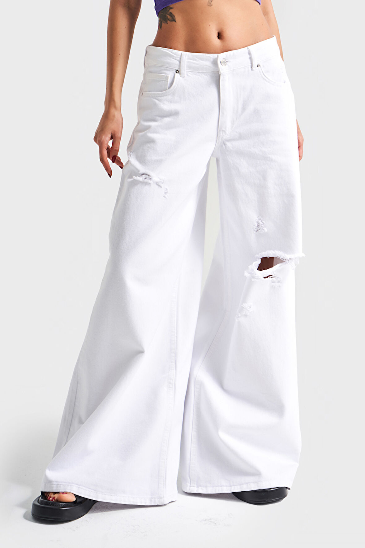 Kadın Beyaz Renk 13s5-2 Elephant Leg Bol Kesim %100 Koton Yırtık Detaylı Denim Jean