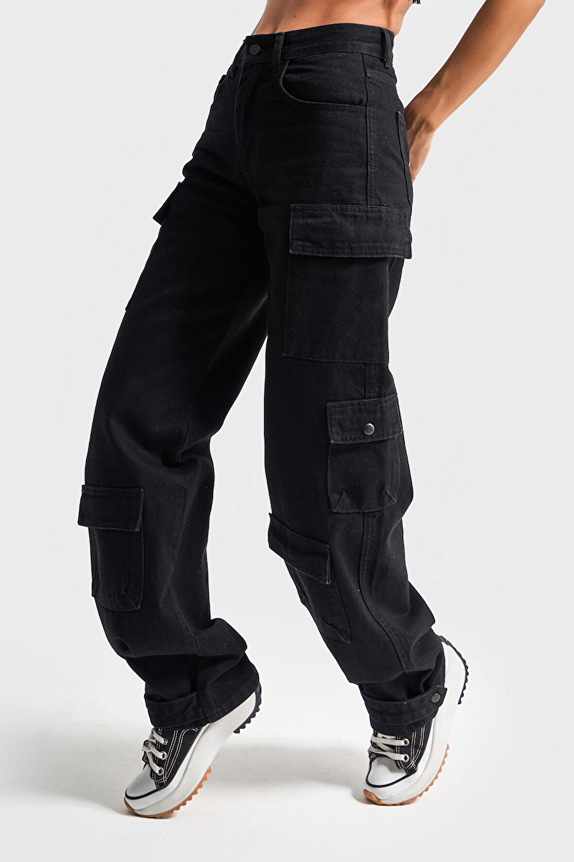 Kadın Siyah Renk 1s5-1 Jogger Fit Kargo Cep Paçası Çıtçıtlı %100 Koton Denim Jean
