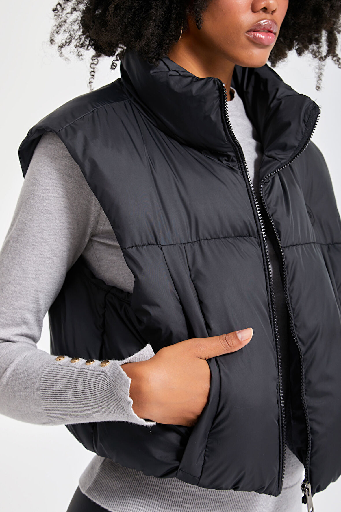 Kadın Siyah Renk w5-1 Şişme İçi Dolgulu Sıfır Kol Yandan Cepli Crop Şişme Yelek