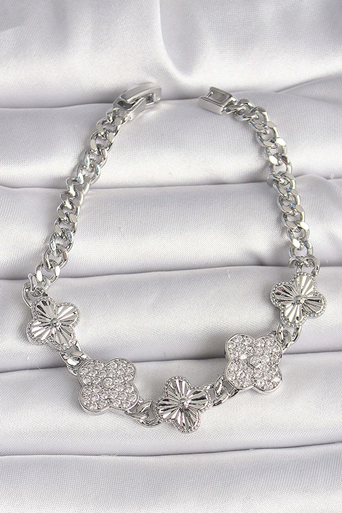 Pirinç Gümüş Renk Zincir Yonca Model Kadın Bileklik