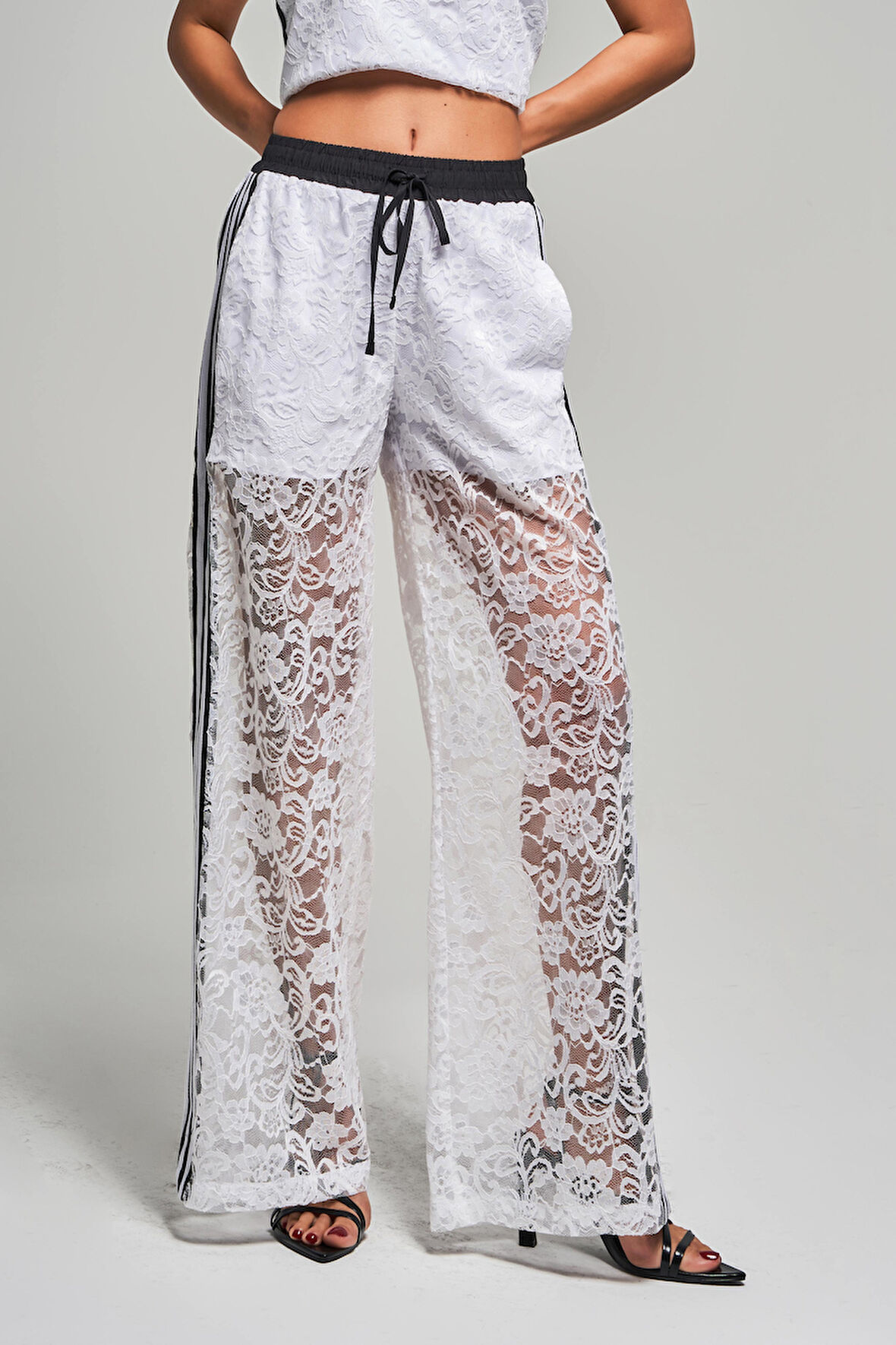 Kadın Ekru Renk Şerit Detaylı Dantelli Bol Kesim Beli Lastikli Tasarım Pantolon