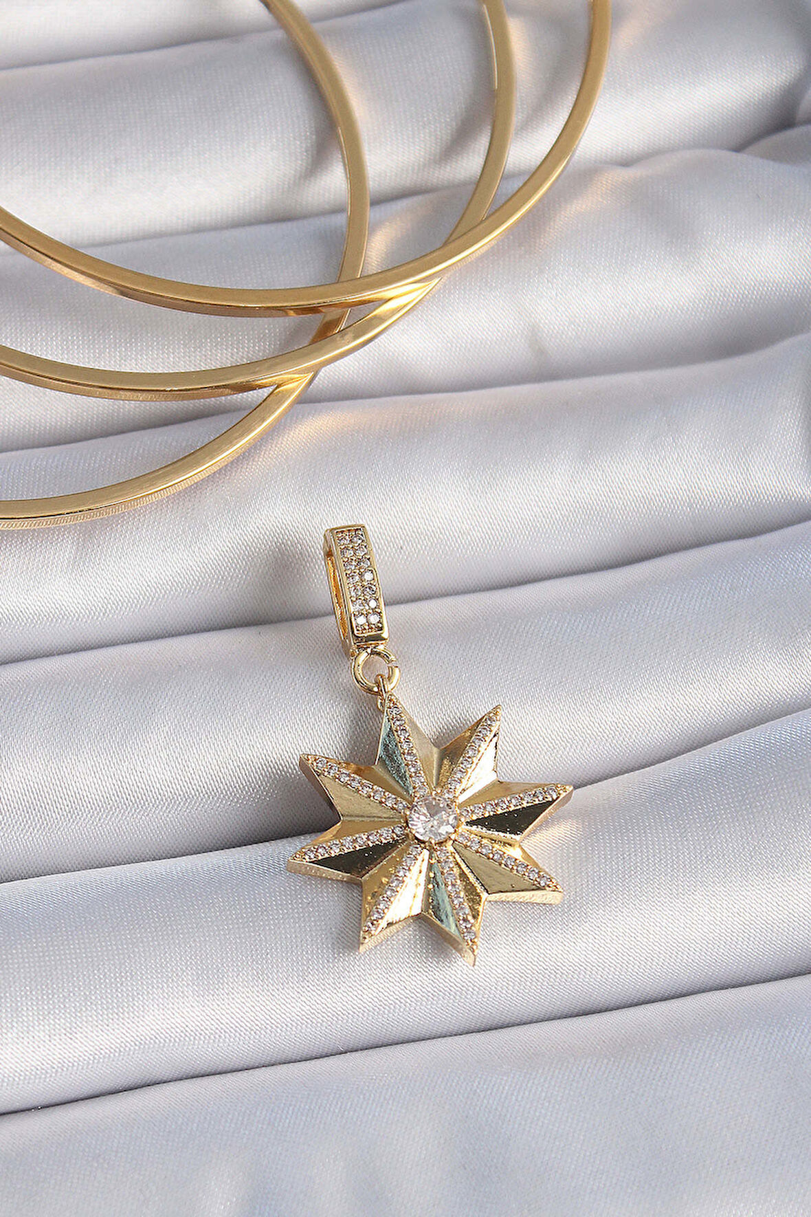 Pirinç Gold Renk Zirkon Taşlı Kutup Yıldızı Ajda Charm - Lisinya