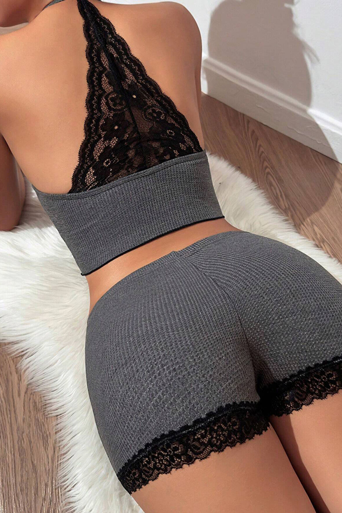 Kadın Gri Kaşkorse Sırt Ve Bacak Kısmı Dantel Detaylı Şortlu Gecelik Takım - Gri - L-XL