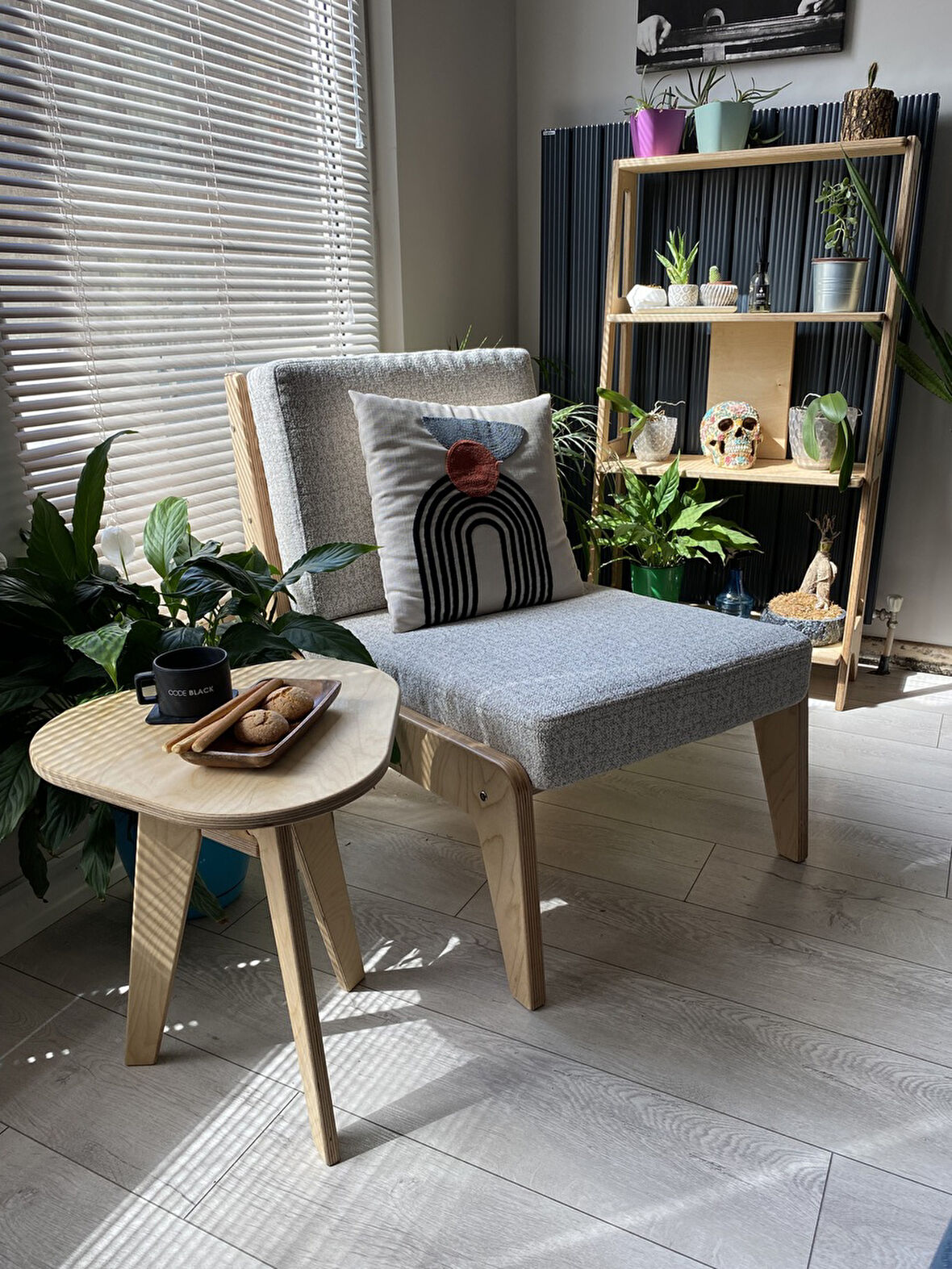 Dina Üçgen Tekli Plywood Sehpa – Doğal Ahşap, Modern Tasarım Yan Sehpa