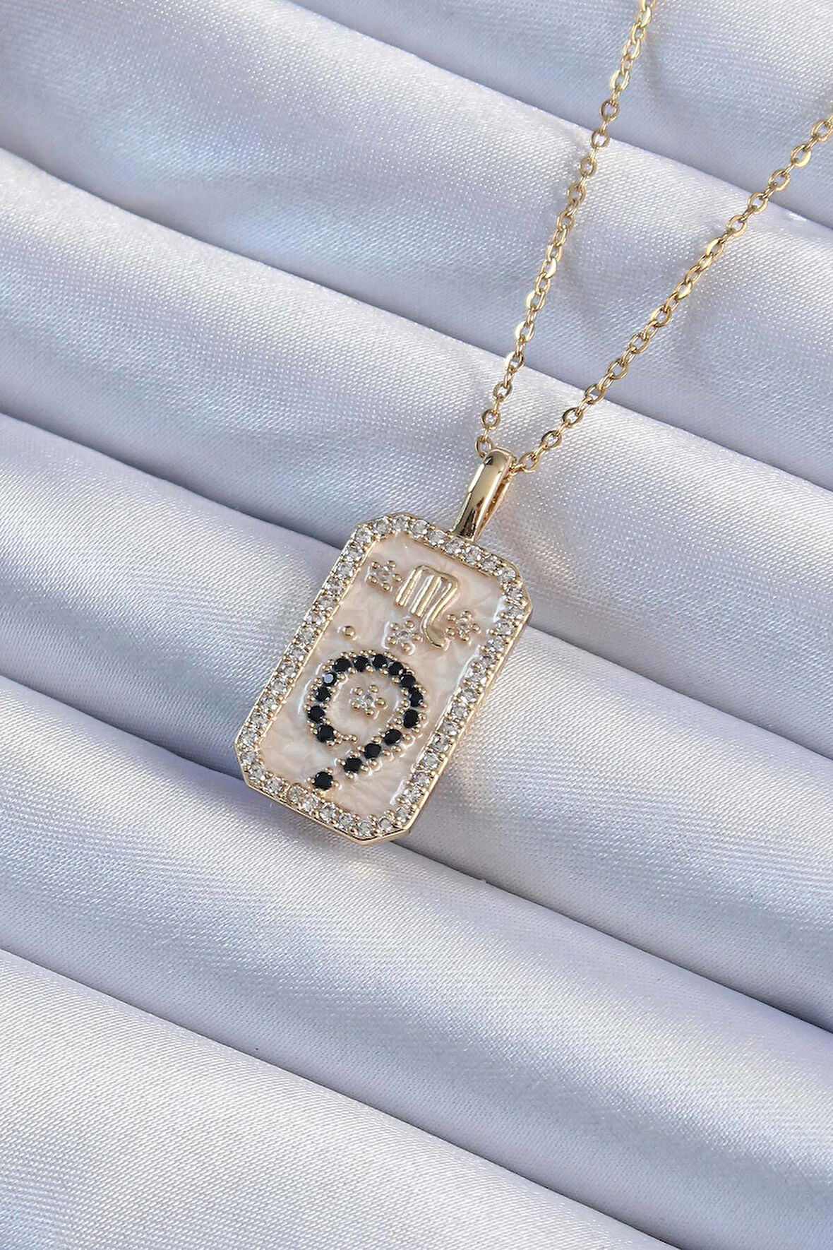 316L Çelik Zincir Altın Renk Zirkon Taşlı Minimal Papatya Figürlü Tarot Kolye - Lisinya
