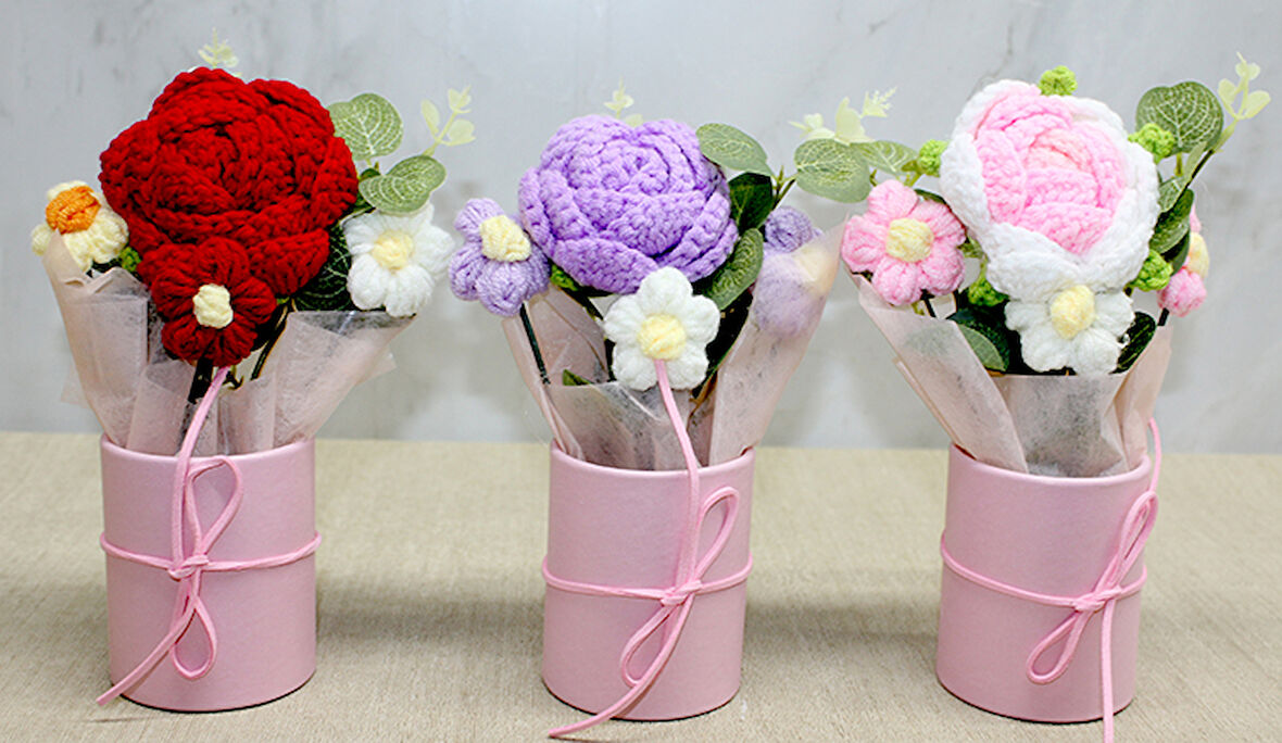 El Örgüsü Saksıda Gül Buketi 