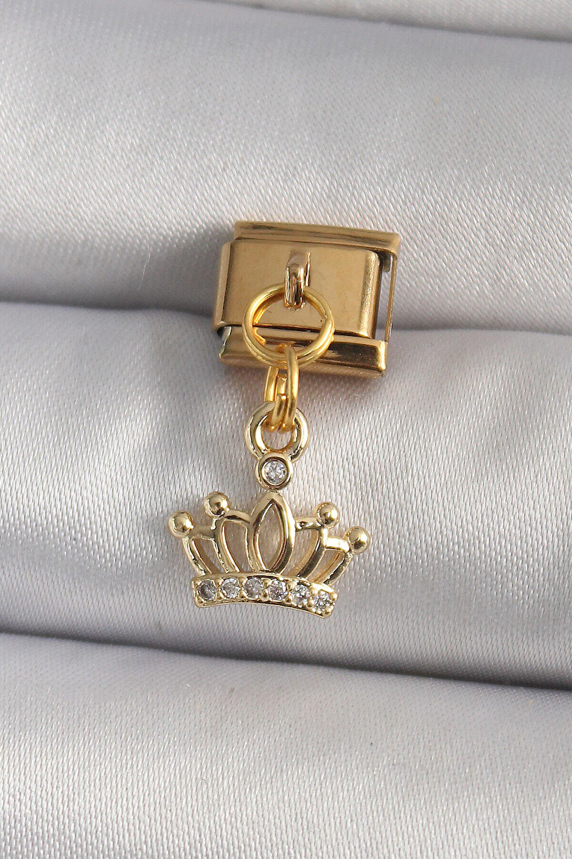 316L Çelik Gold Renk Sallantı Zirkon Taşlı Taç Model Nomination Charm - Lisinya