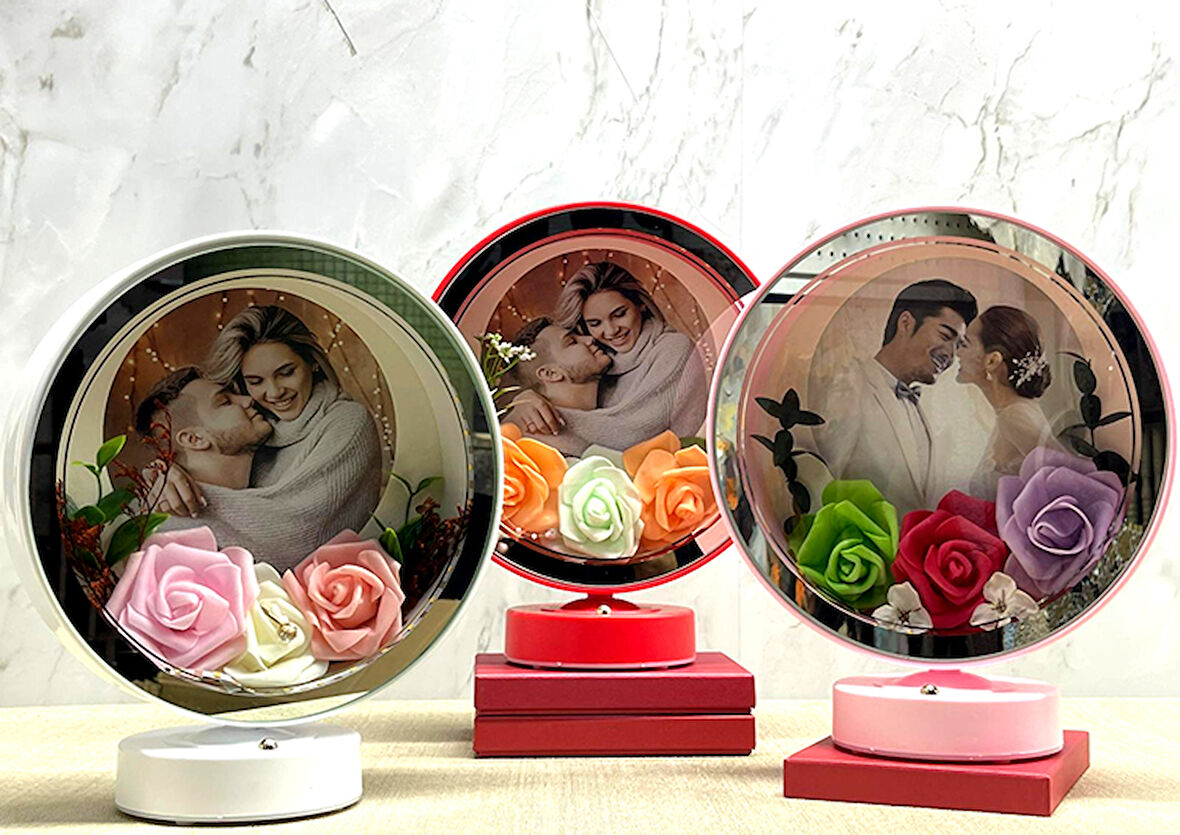 Kişiye Özel Gül Desenli Fotoğraf Alanlı Ledli Çerçeve 