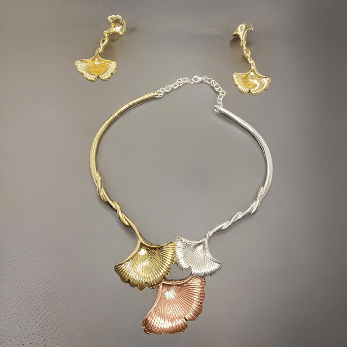 Üç Renkli Yaprak Tasarım Set – Gold, Gümüş ve Rose Şıklığı ile Göz Alıcı Zarafet