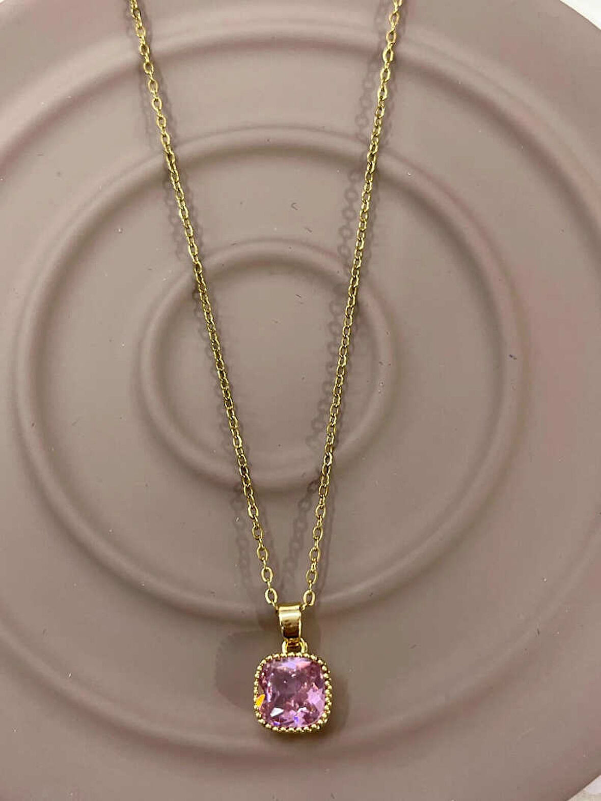 Gold Renk Zarif Kare Pembe Zirkon Taşlı Parlak Vintage Şıklık 316L Çelik Kolye