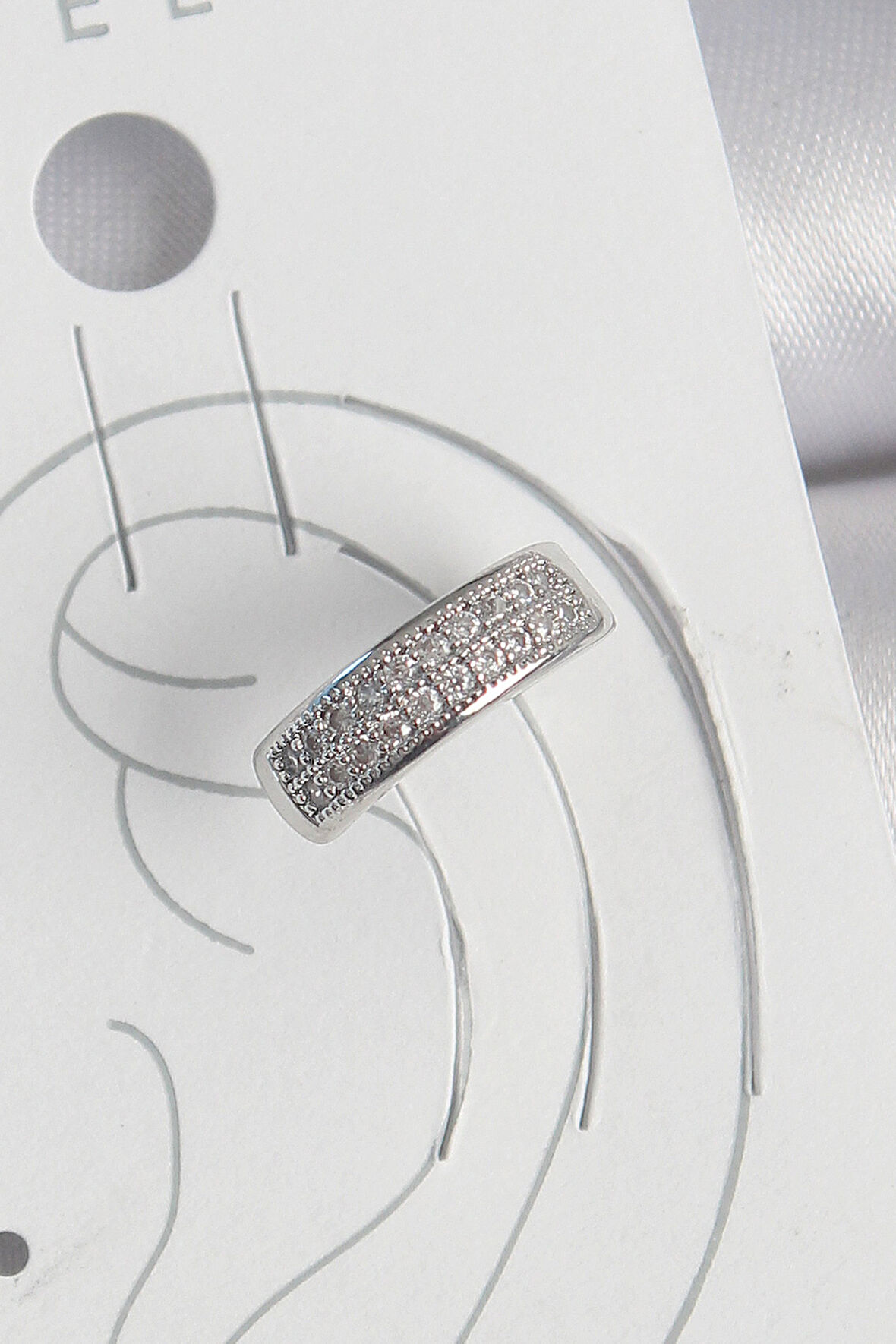 Pirinç Gümüş Renk Zirkon Taşlı Kıkırdak Model Kadın Küpe