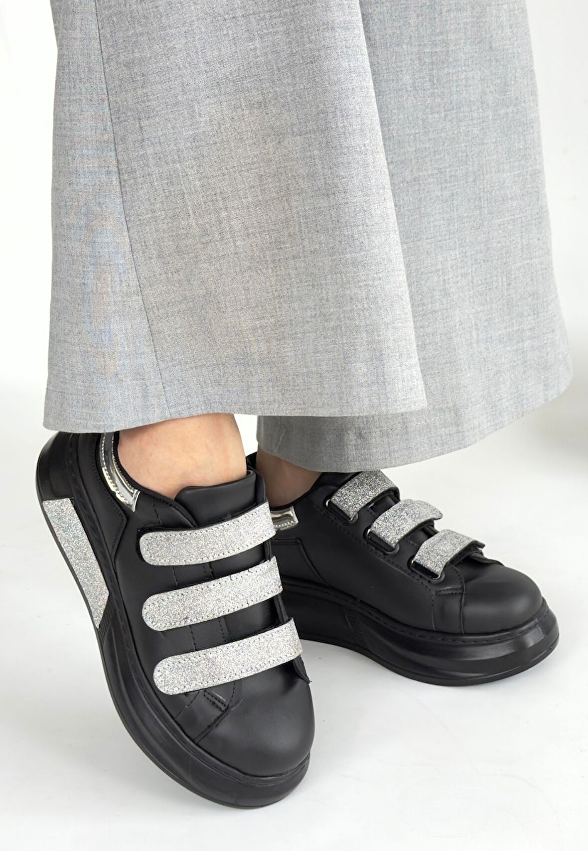 Elika Siyah Cilt Simli Cırt Cırtlı Spor Ayakkabı