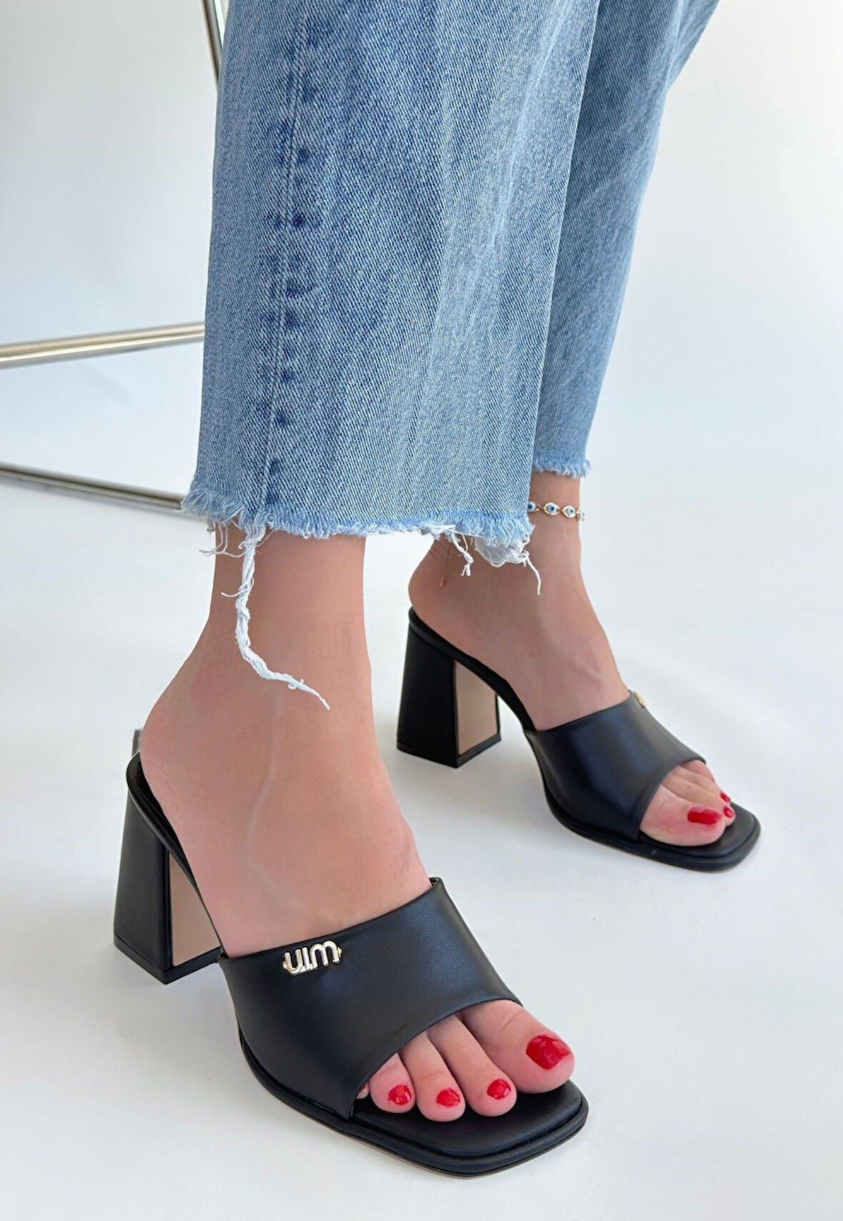 Miyon Siyah Cilt Topuklu Terlik