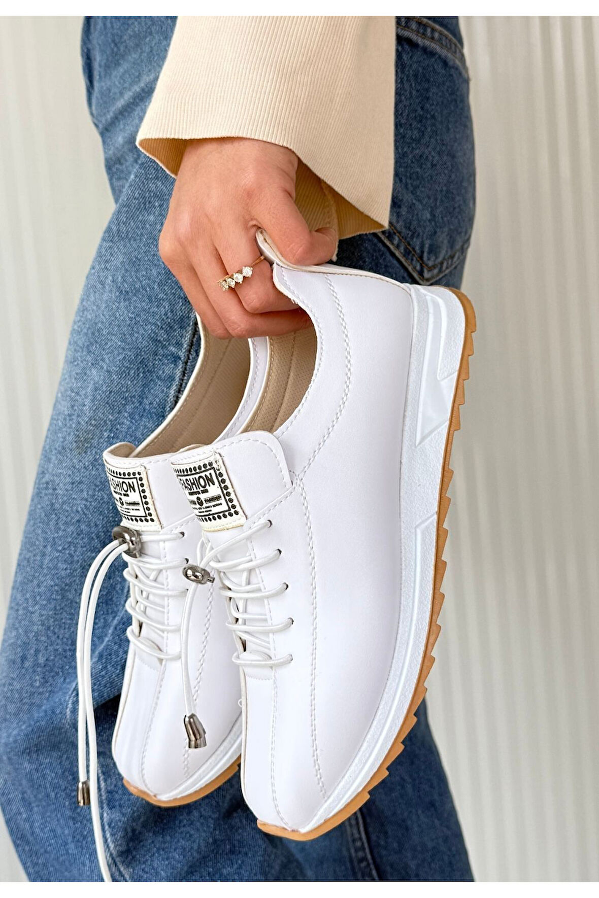 Monya Beyaz Cilt Bağcıklı Spor Ayakkabı