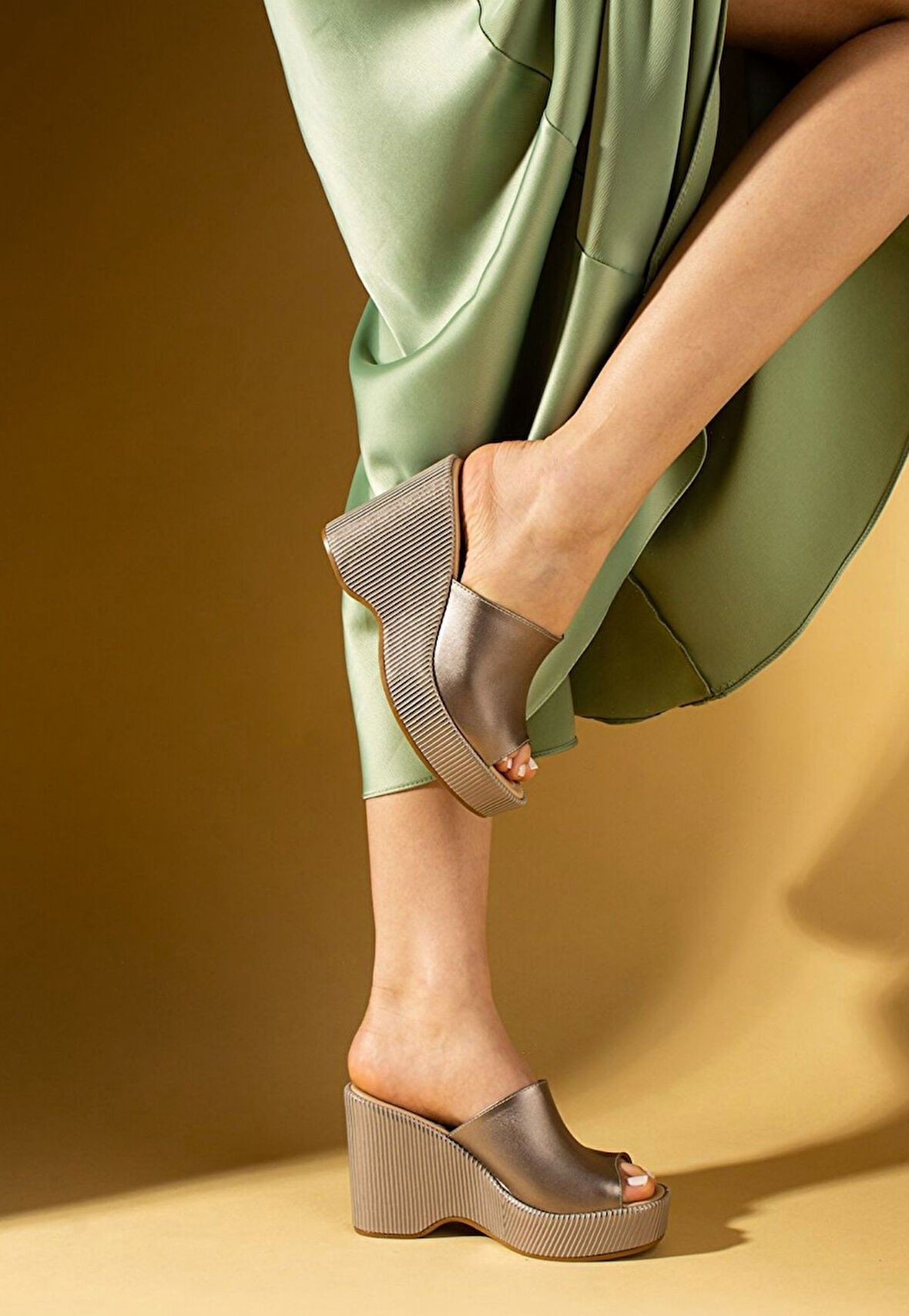 Tlay Platin Cilt Dolgu Topuk Terlik