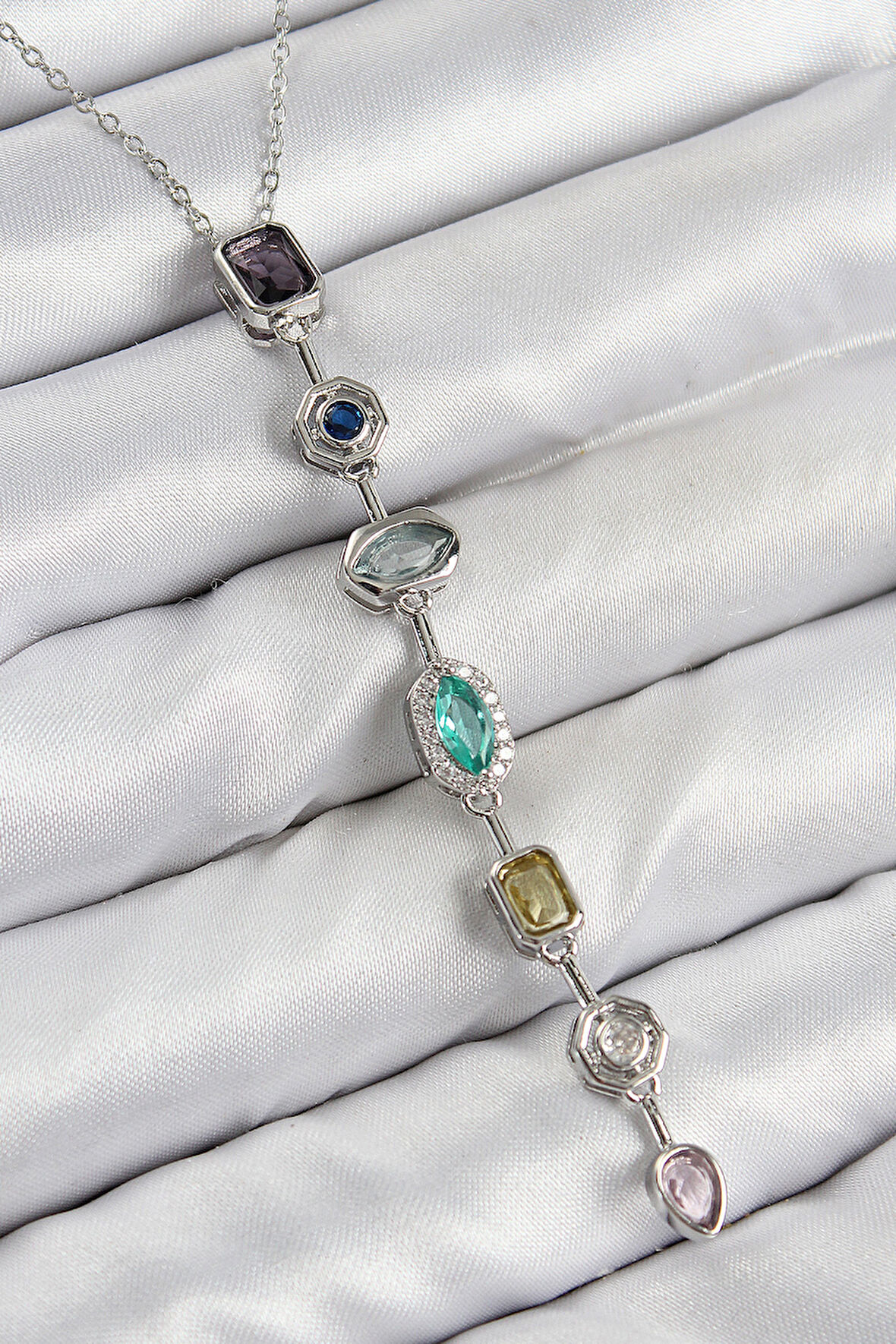 Pirinç Renkli Zirkon Taşlı Model Gümüş Renk 7 Element Kadın Y Kolye