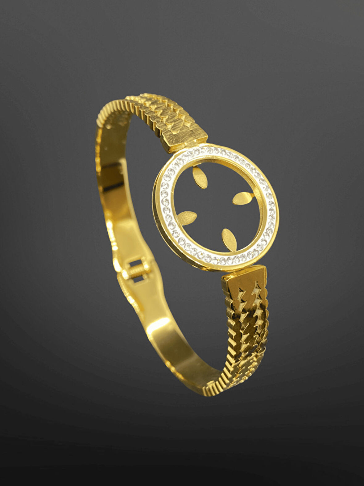 Çeyreklik Hazneli Zirkon Taşlı Yaprak Detaylı Altın Renk 316L Şık ve Parlak Çelik Bileklik