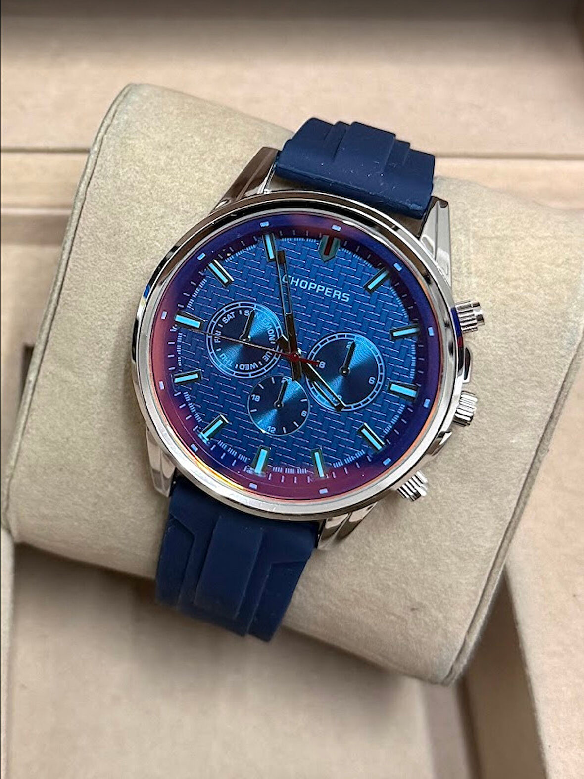 Mavi Renk Silikon Kordonlu Şık VIP Model Gümüş Renk Metal Yuvarlak Kadran Erkek Saati | Sportif Şık