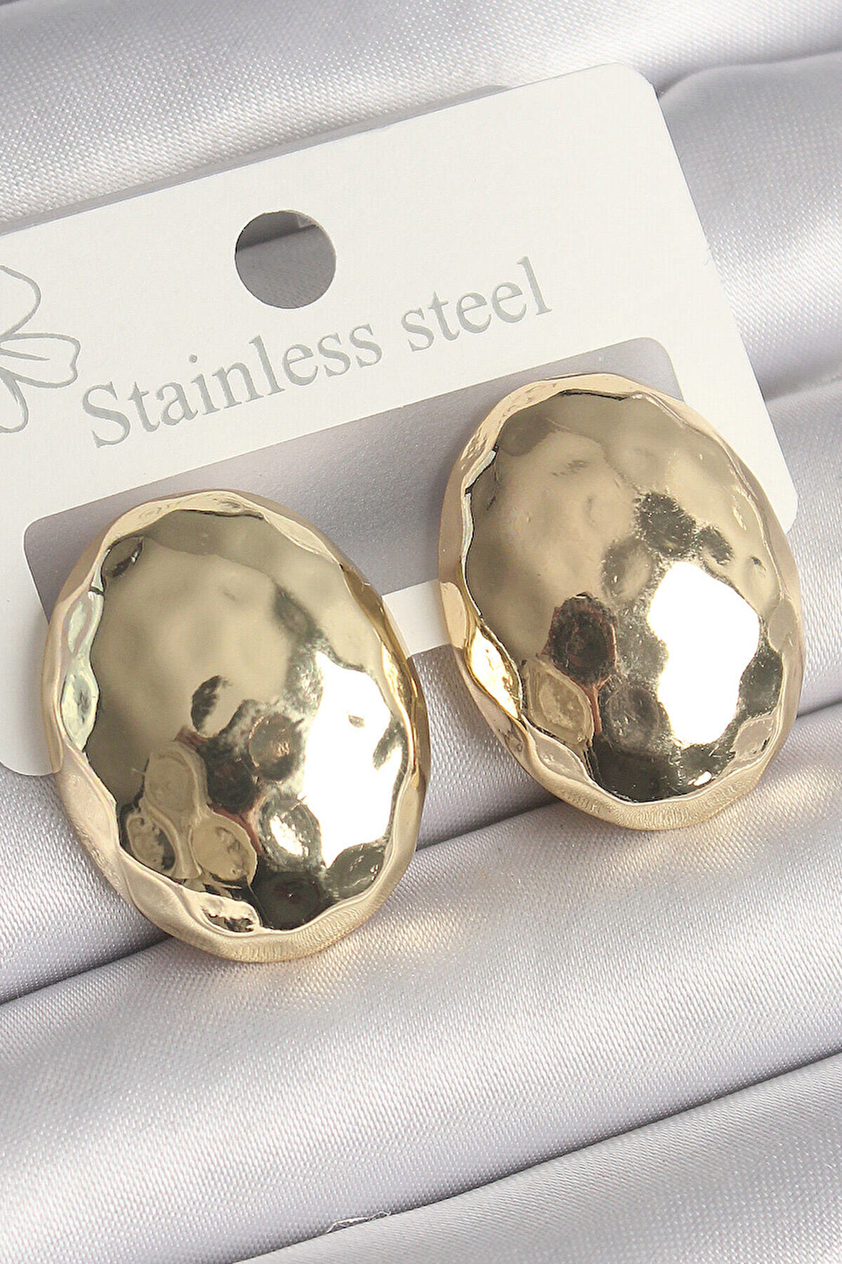 Pirinç Gold Renk İşlemeli Bombe Oval Model Kadın Küpe - Lisinya