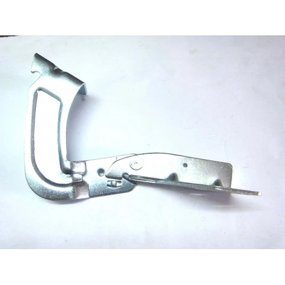 MOTOR KAPUT MENTEŞESİ SAĞ KANGOO 1.5 8200153071